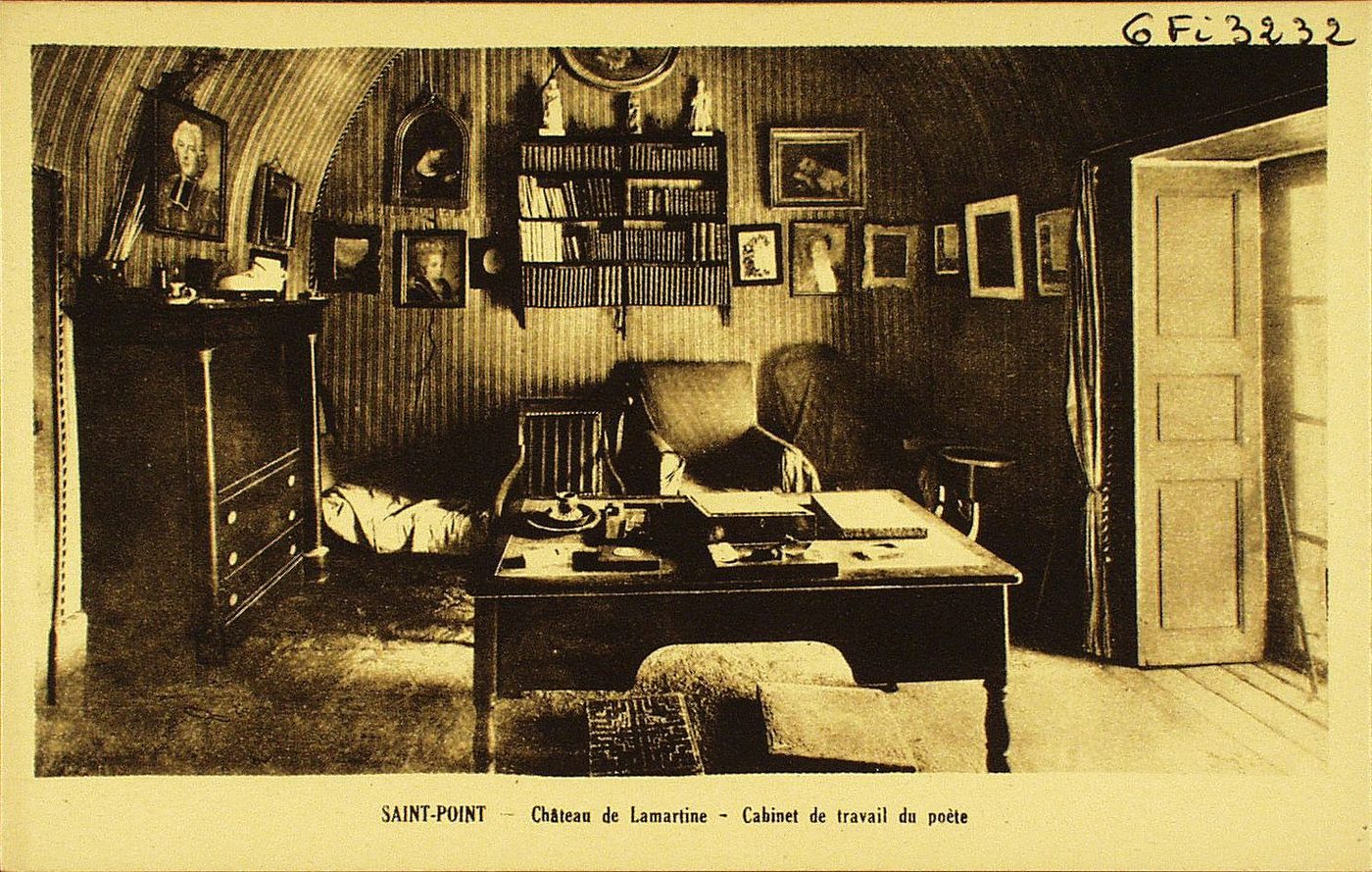Saint-Point. Château de Lamartine. Cabinet de travail du poète.