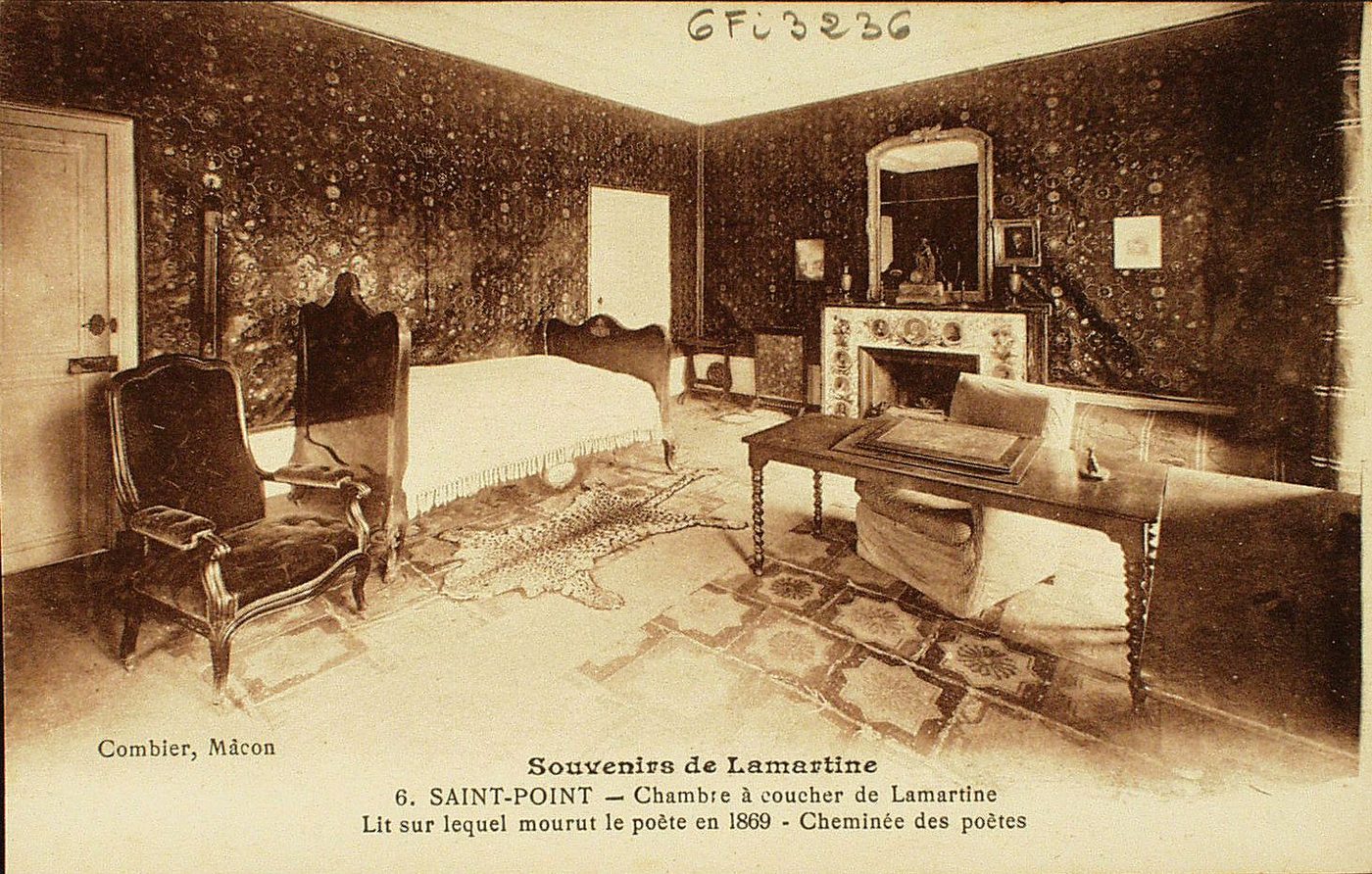 Souvenirs de Lamartine. Saint-Point. Chambre à coucher de Lamartine. Lit sur lequel mourut le poète en 1869. Cheminée des poètes.