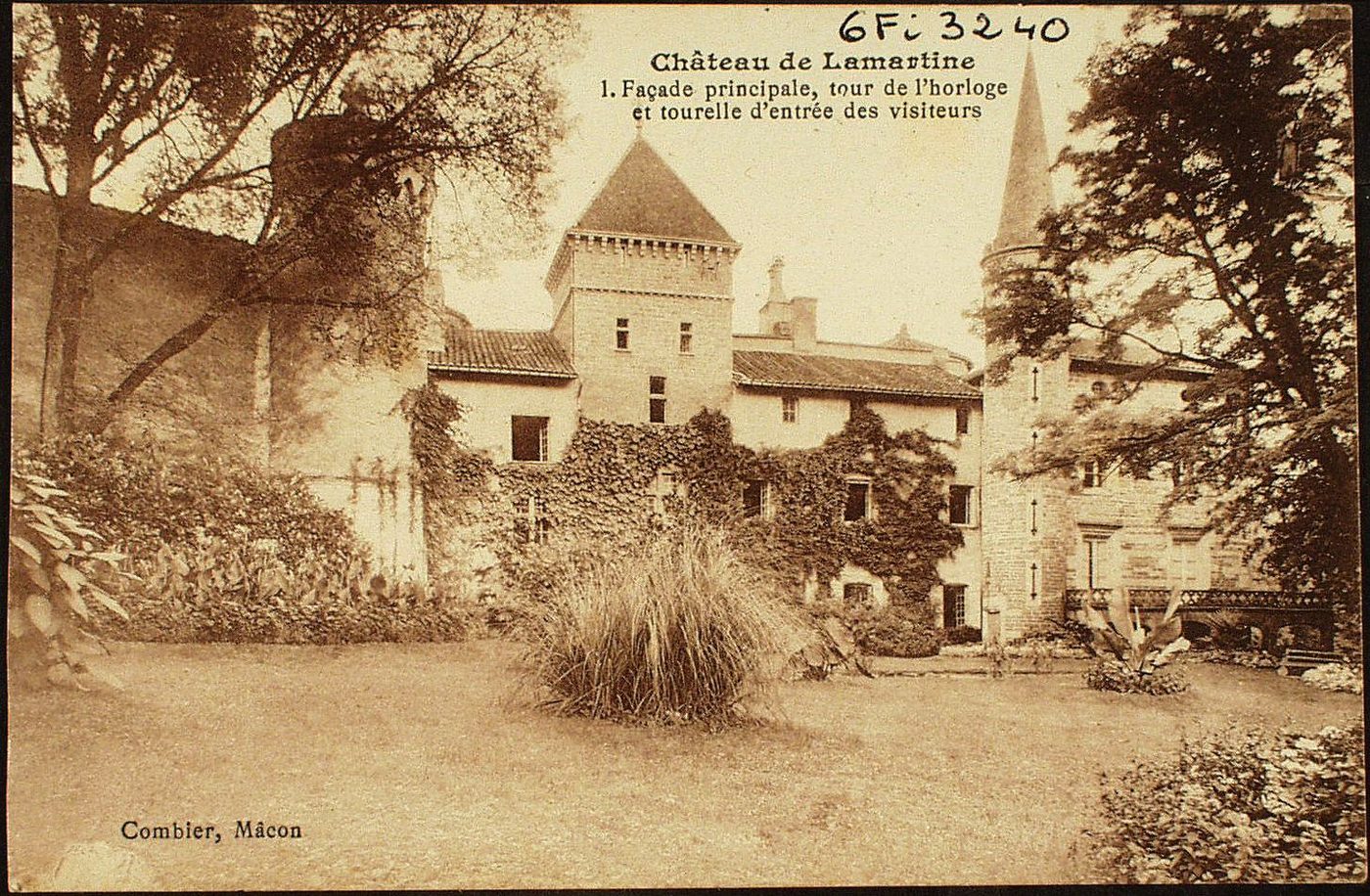 Château de Lamartine. Façade principale, tour de l'horloge et tourelle d'entrée des visiteurs.