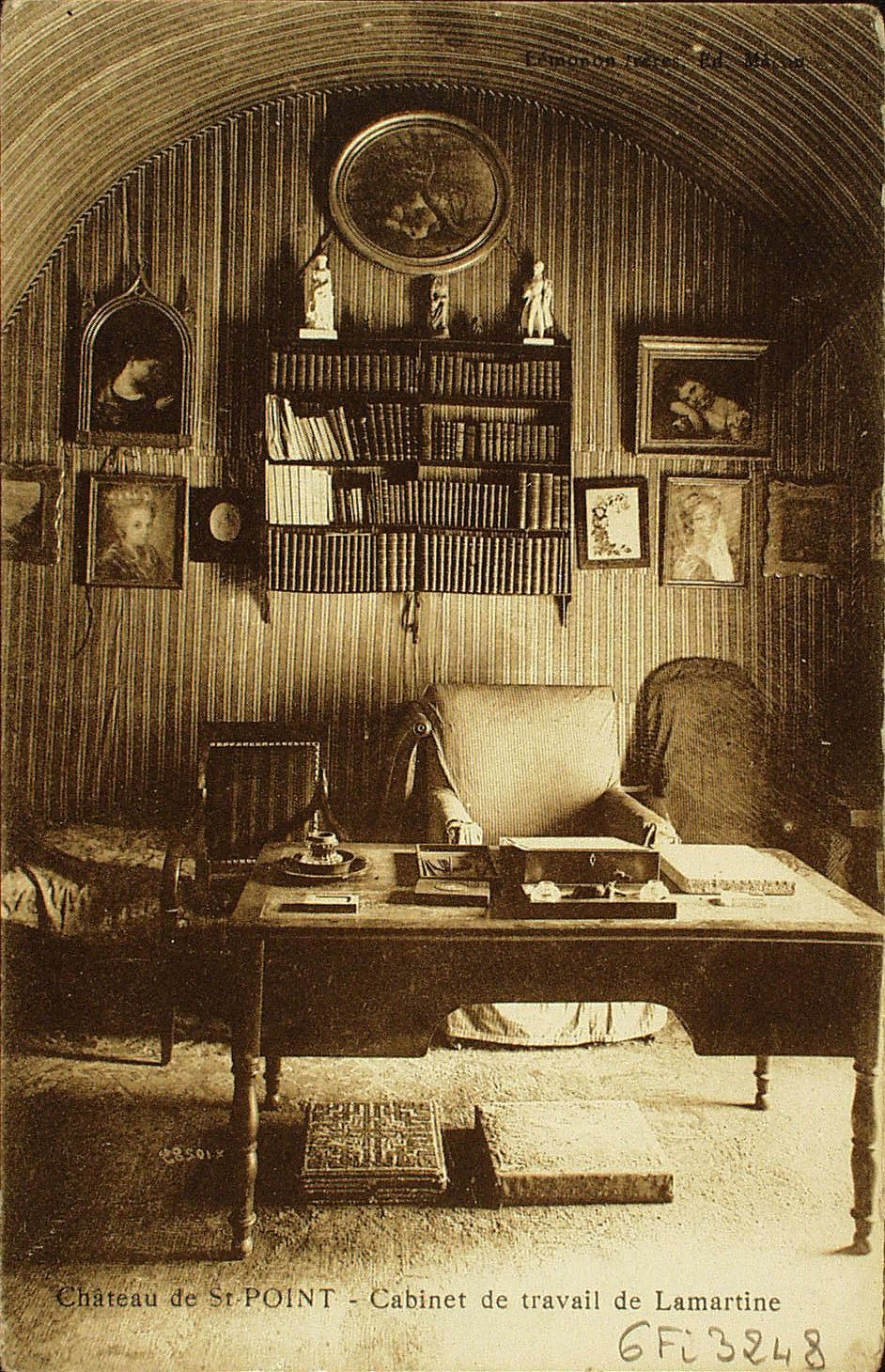 Château de Saint-Point. Cabinet de travail de Lamartine.