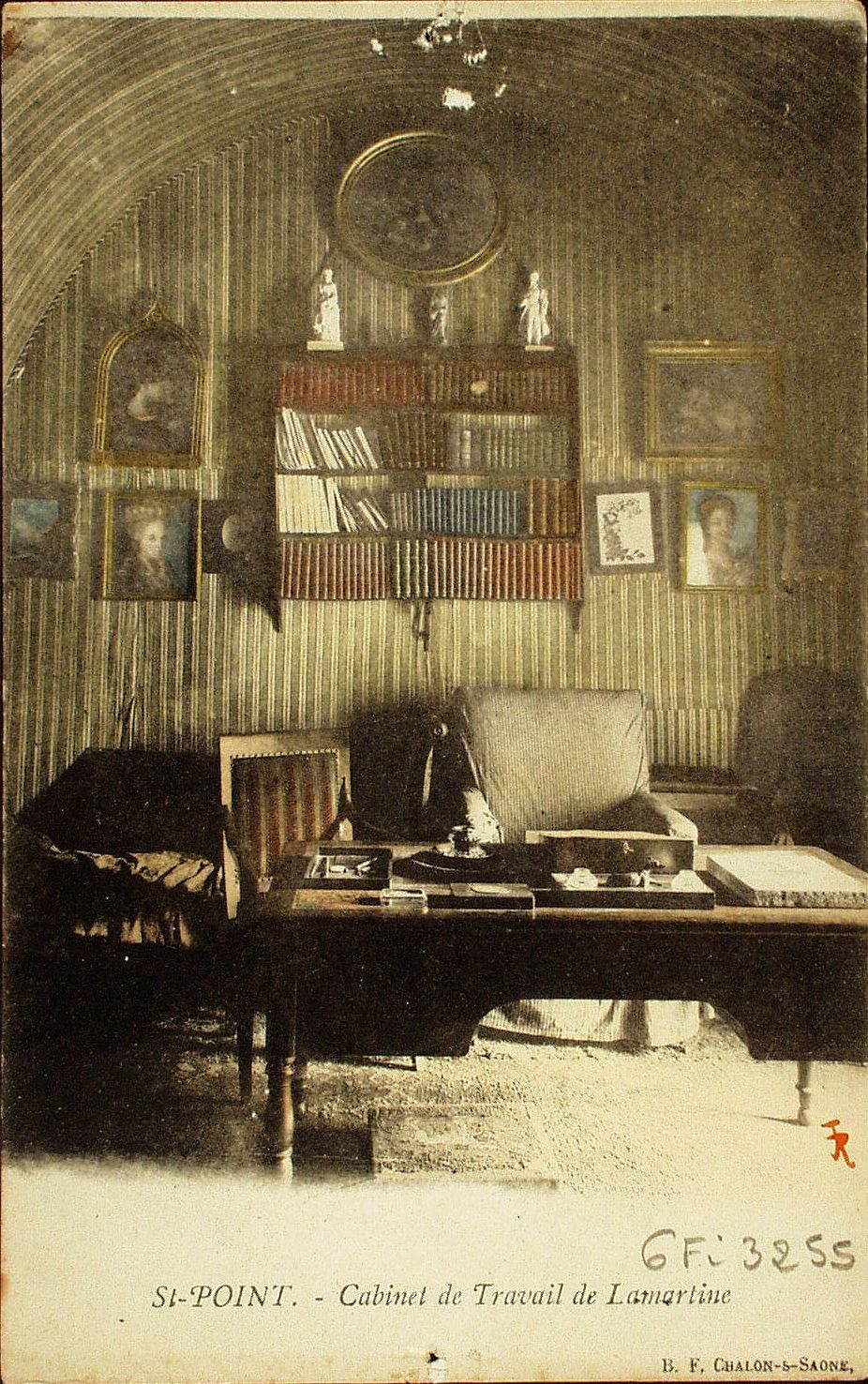 Saint-Point. Cabinet de travail de Lamartine.
