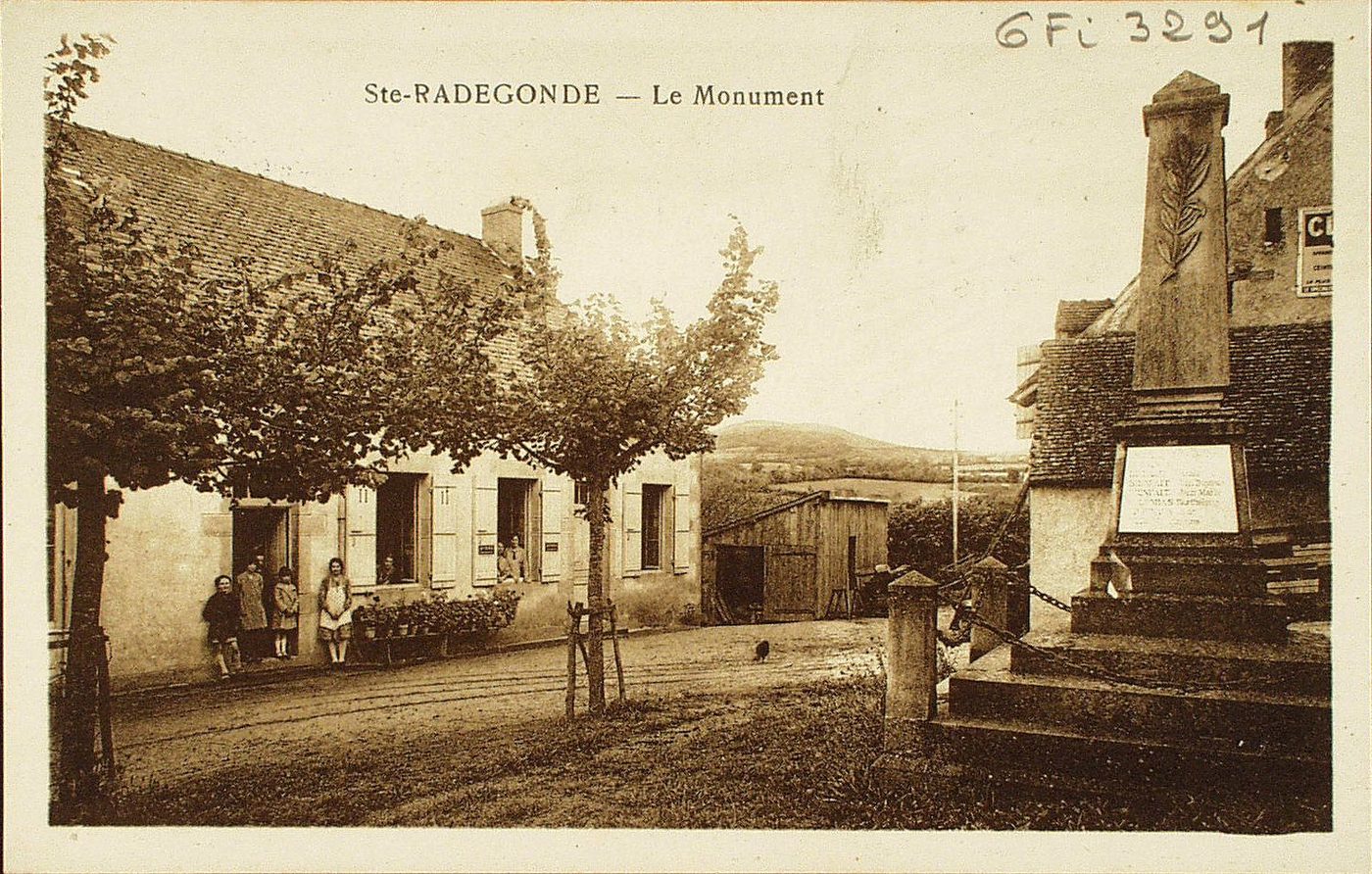 Sainte-Radegonde. Le monument.