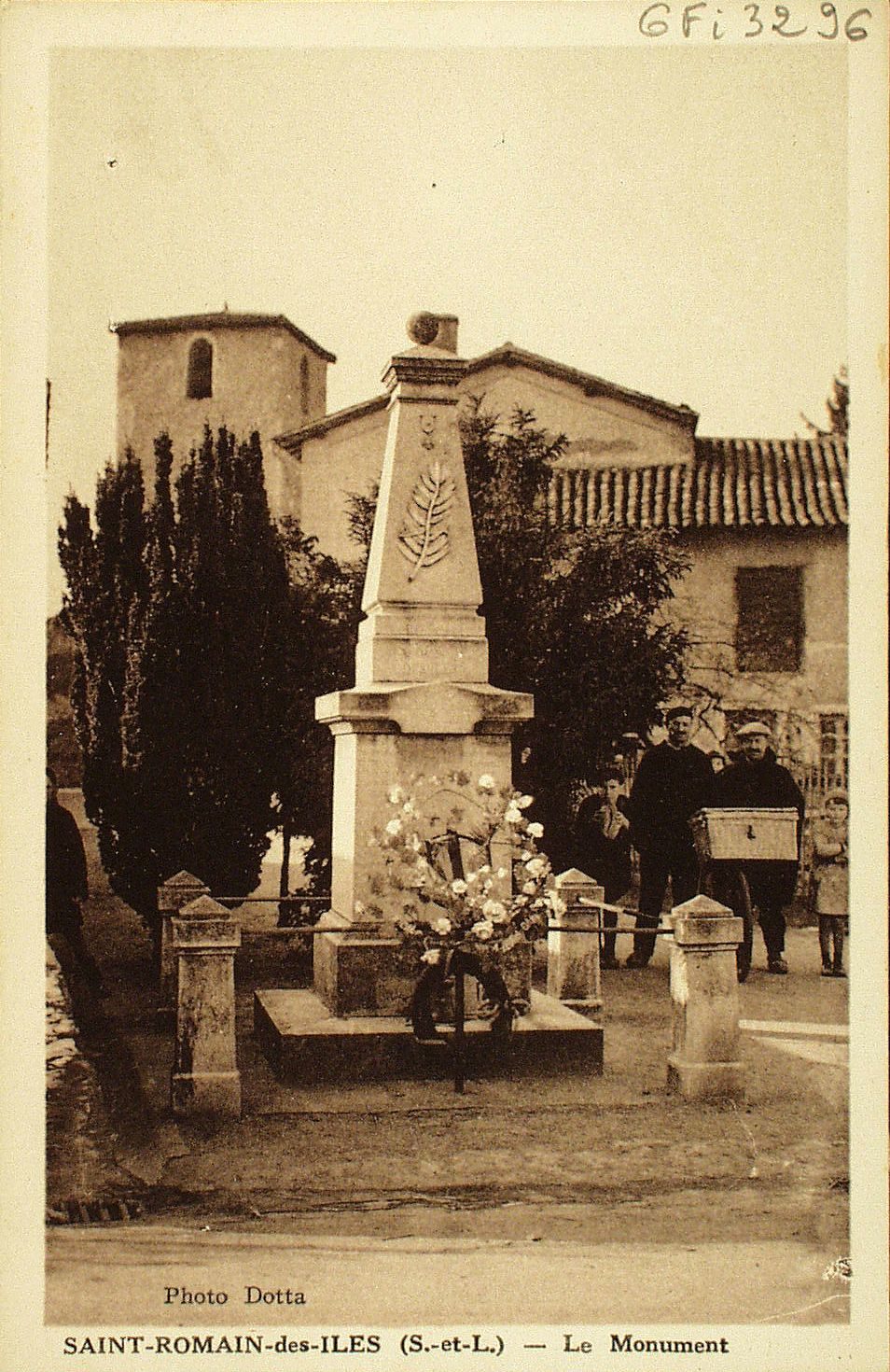 Saint-Romain-des-Iles. Le monument.