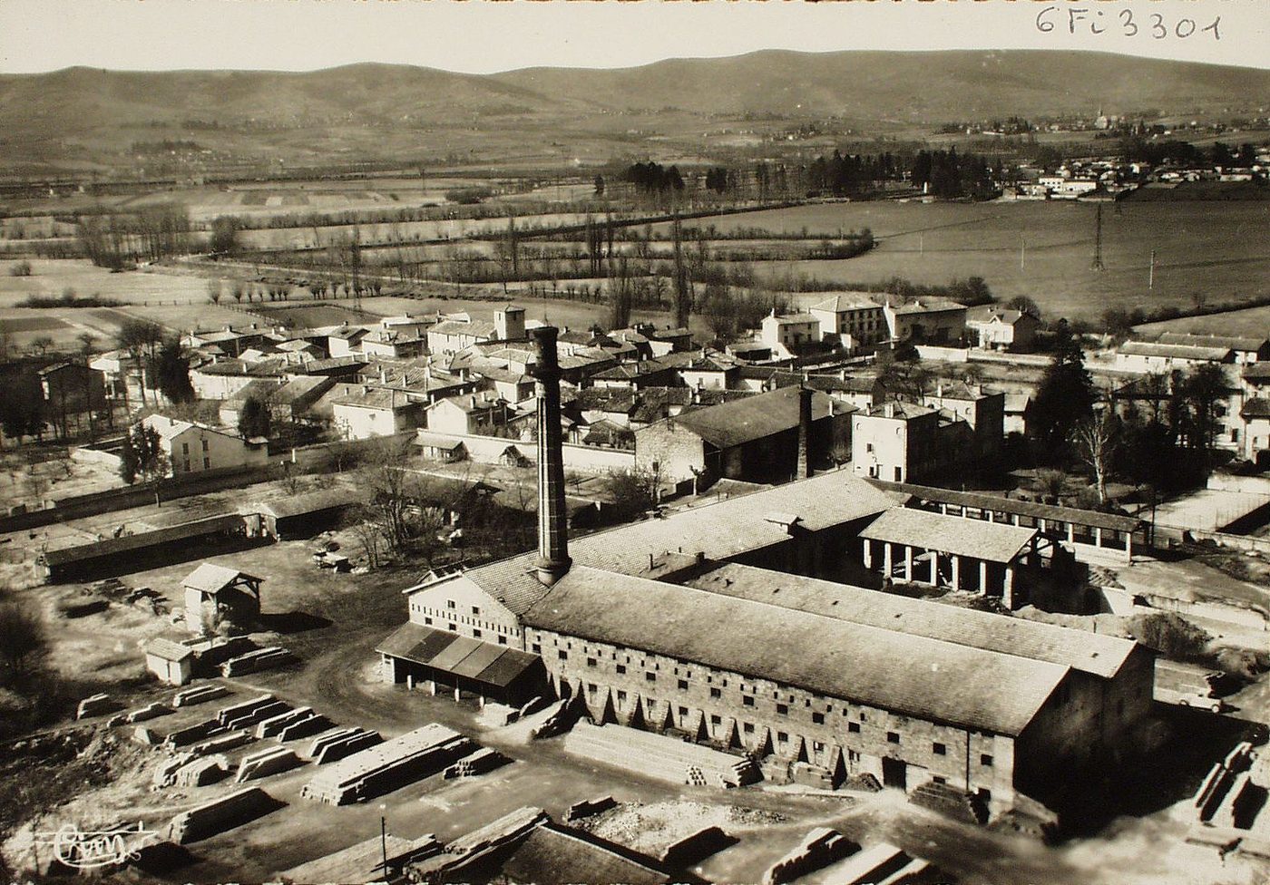 Saint-Romain-des-Iles. Vue générale aérienne.