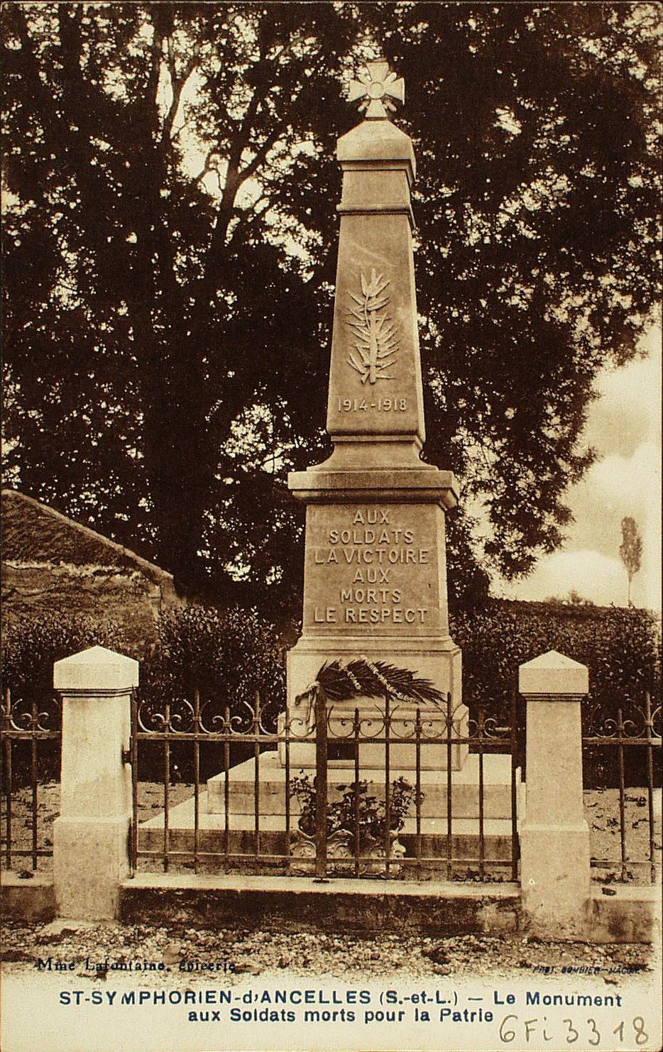 Saint-Symphorien-d'Ancelles. Le monument aux soldats morts pour la patrie.
