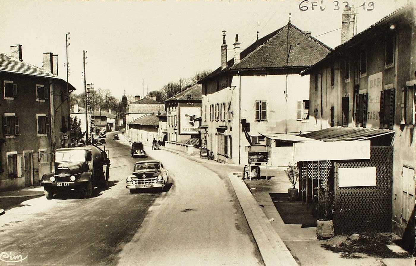 Saint-Symphorien-d'Ancelles. Pontanevaux. Route de Mâcon.