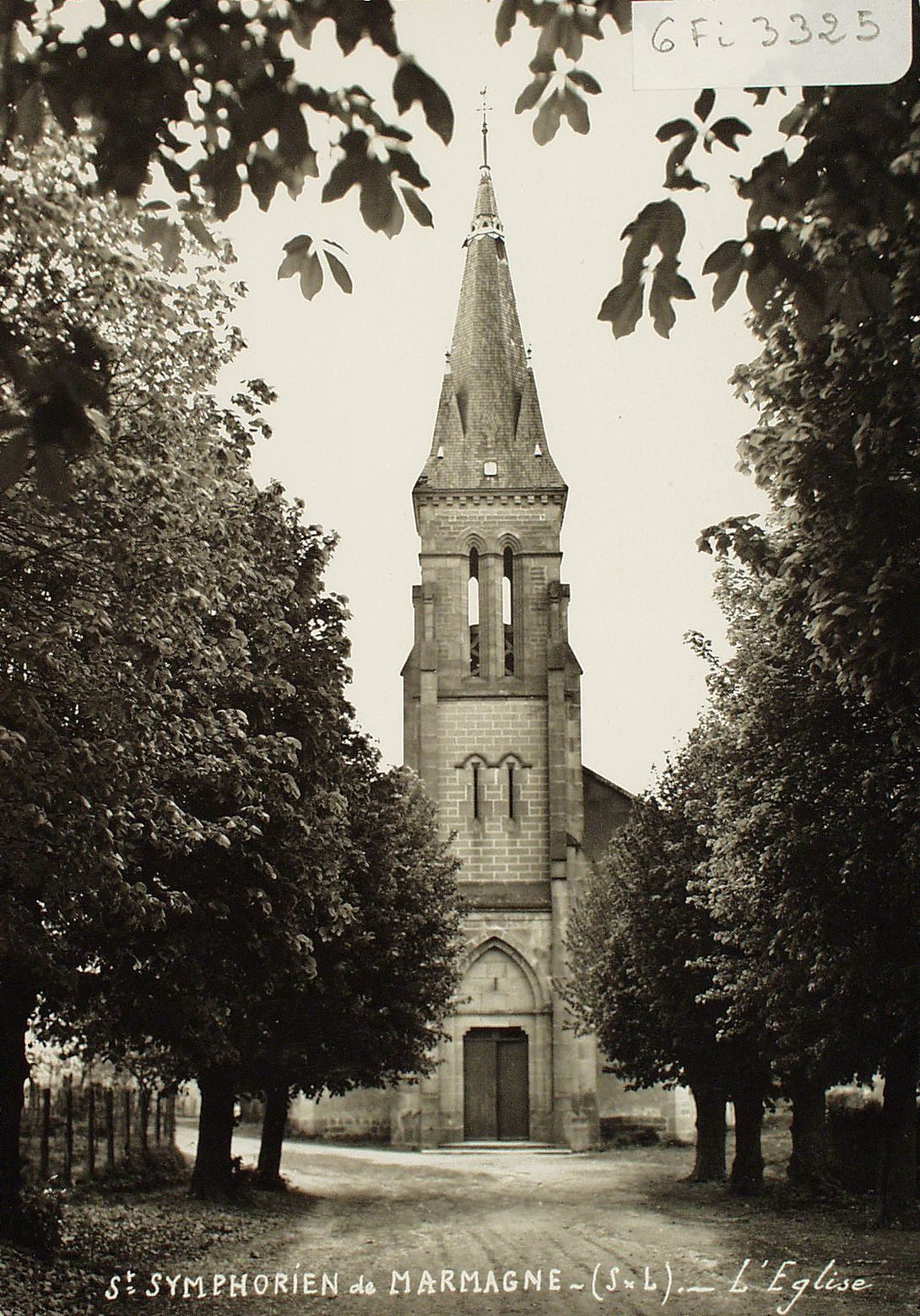 Saint-Symphorien-de-Marmagne. L'église.