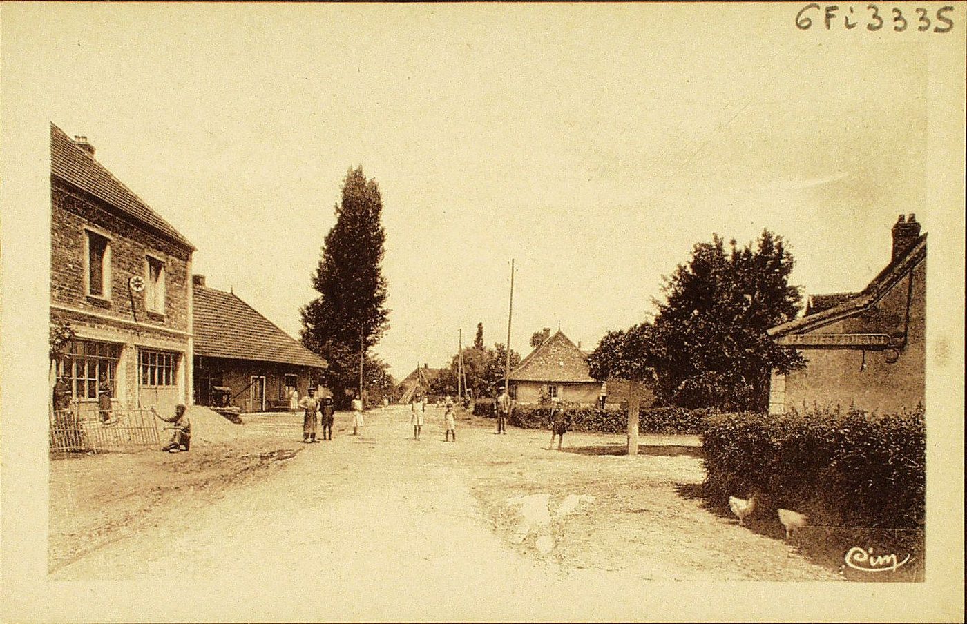 Saint-Usuge. Le bourg.