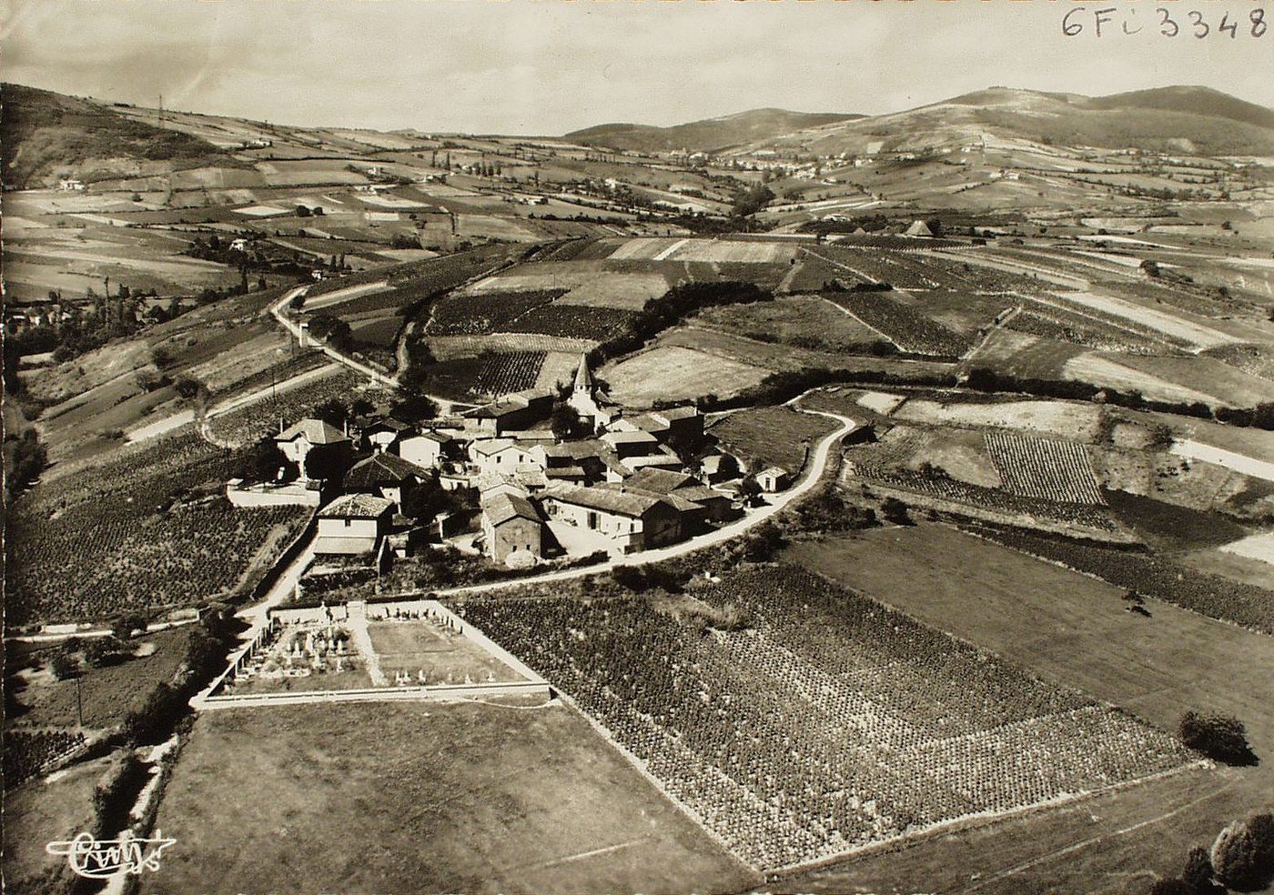 Saint-Vérand. Vue aérienne.