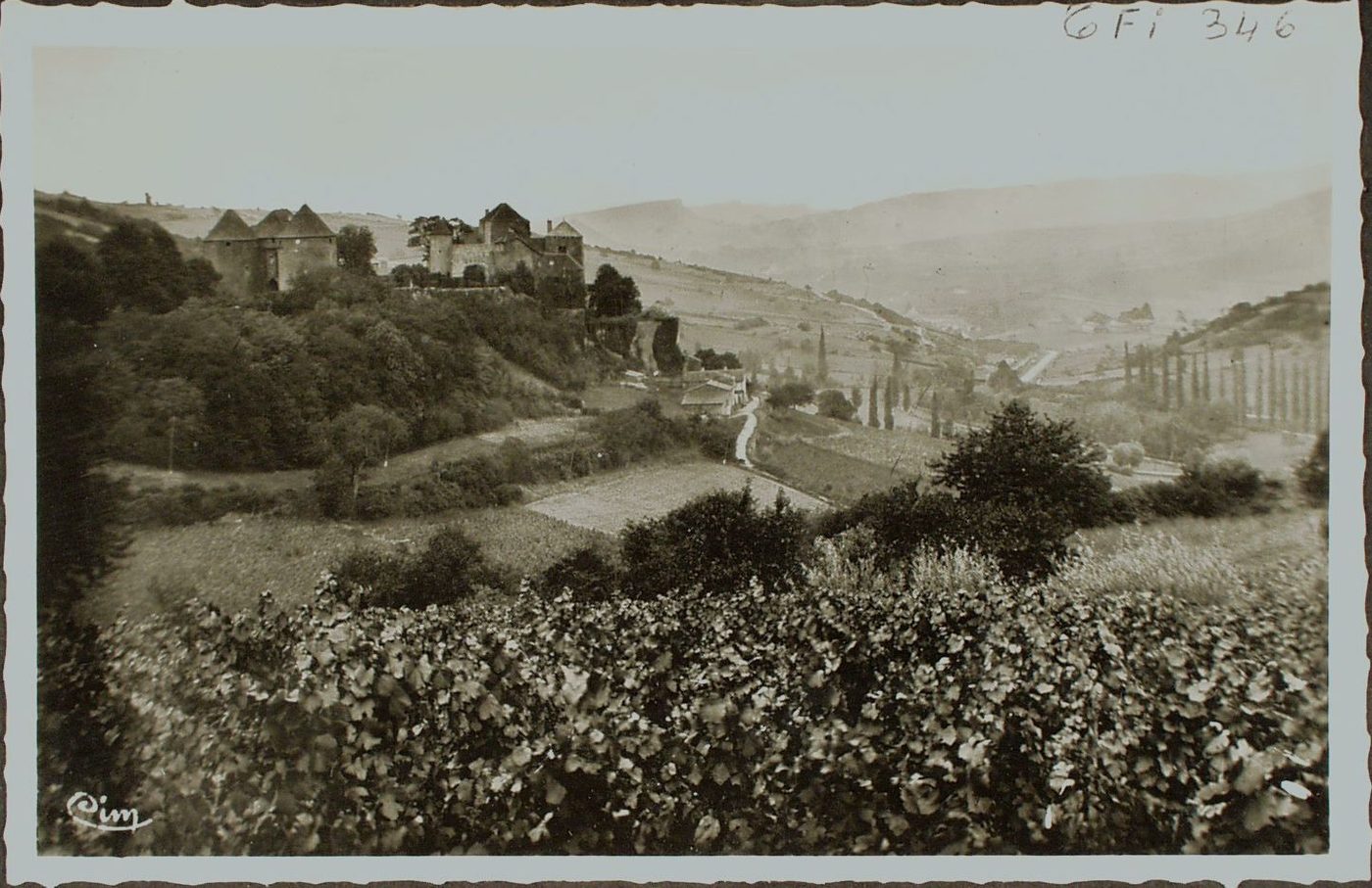 Berzé-le-Châtel. Vue générale.