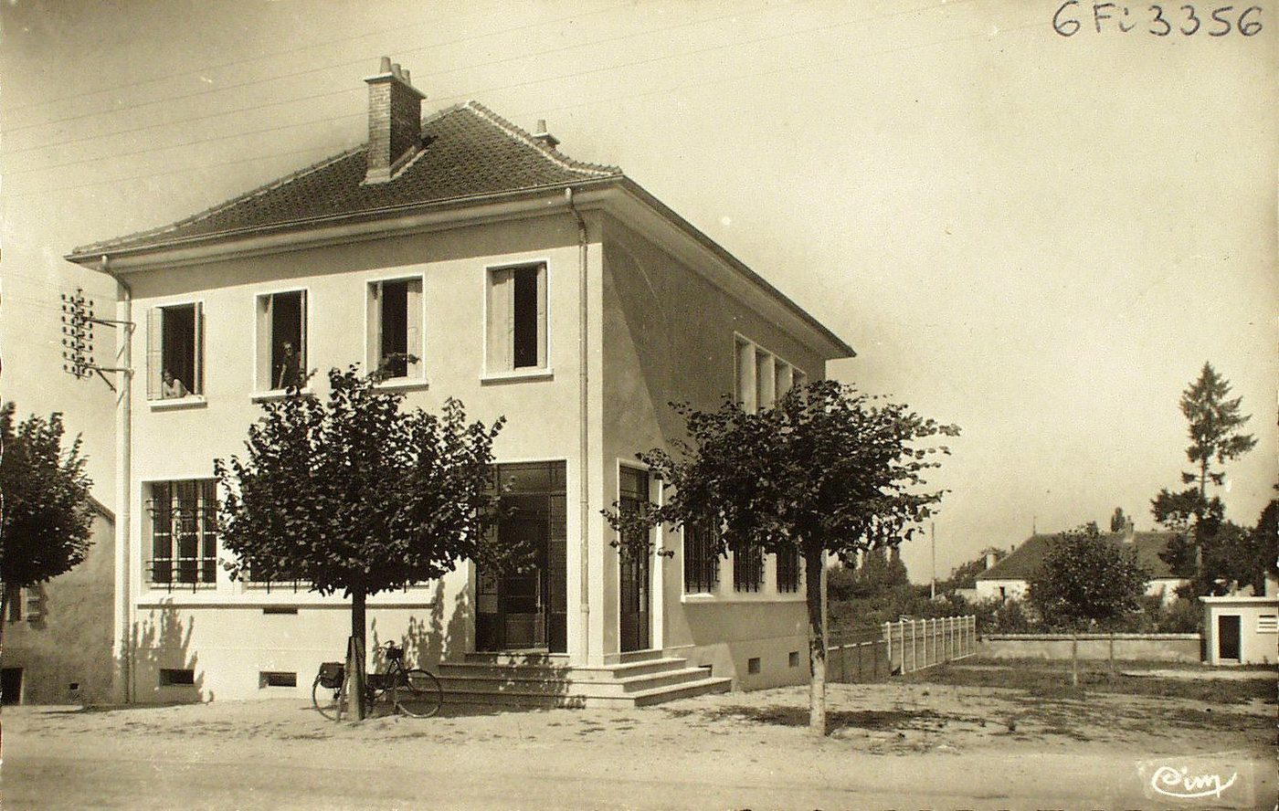 Saint-Yan. La poste.
