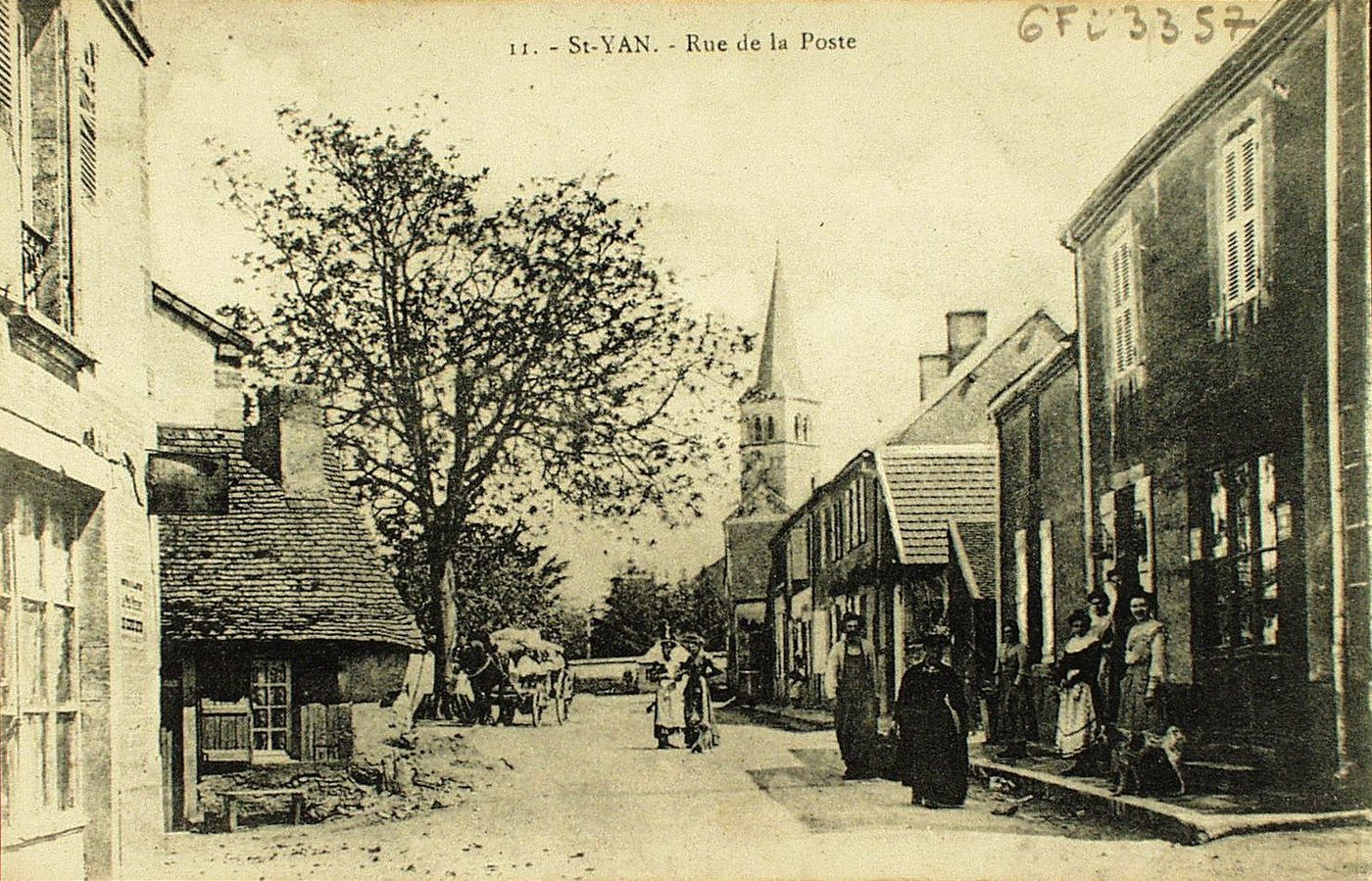 Saint-Yan. Rue de la Poste.