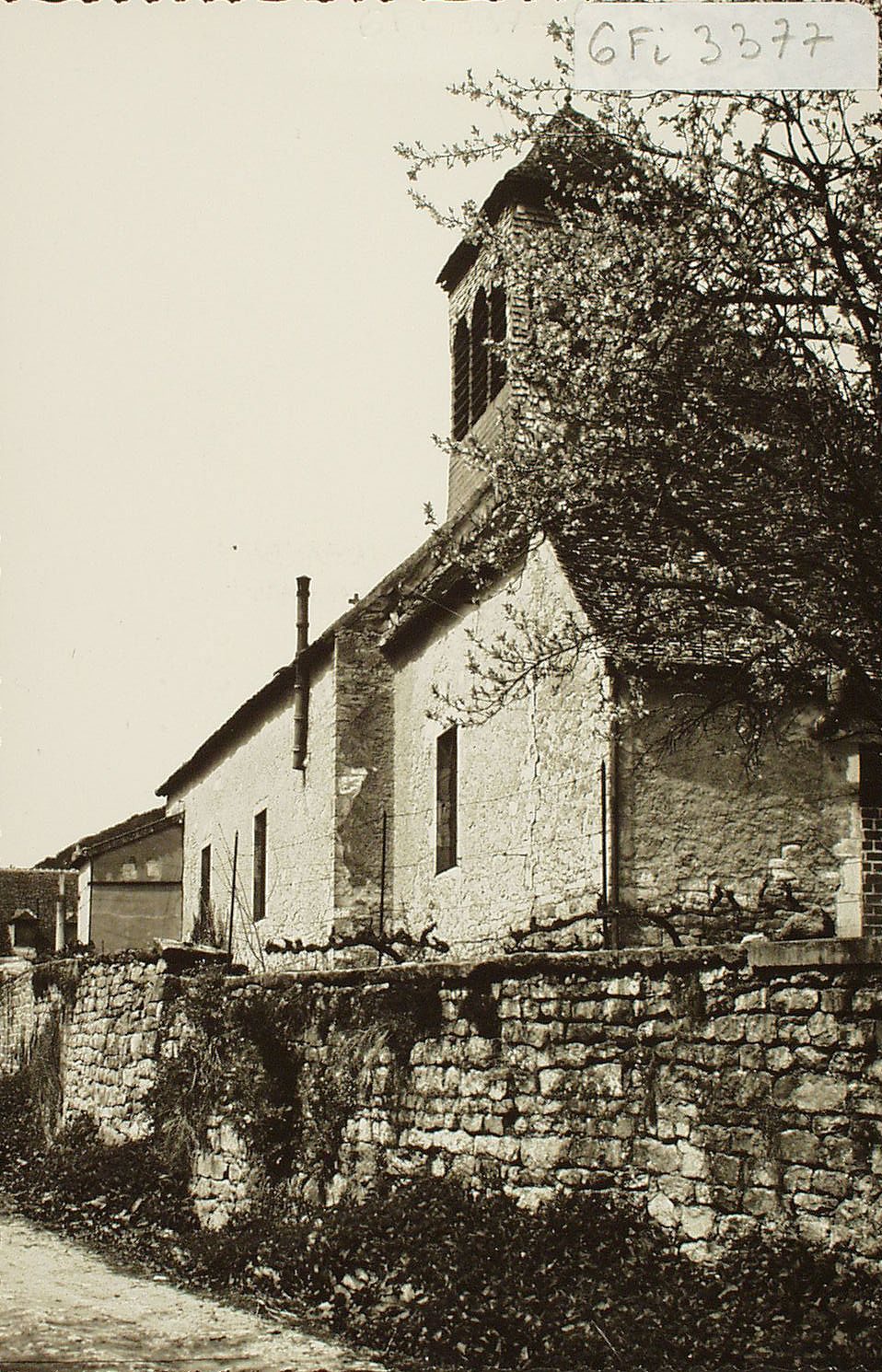 Sampigny-lès-Maranges. L'église.