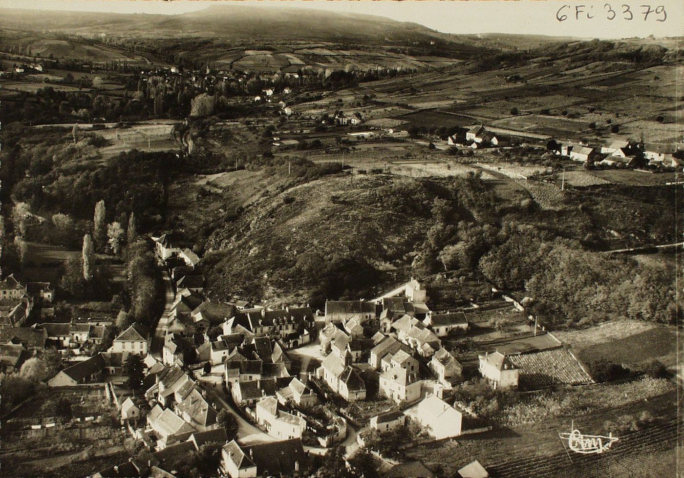 Sampigny-lès-Maranges. Vue aérienne panoramique.