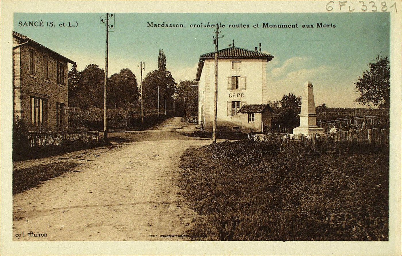 Sancé. Mardasson, croisée de routes et monument aux morts.