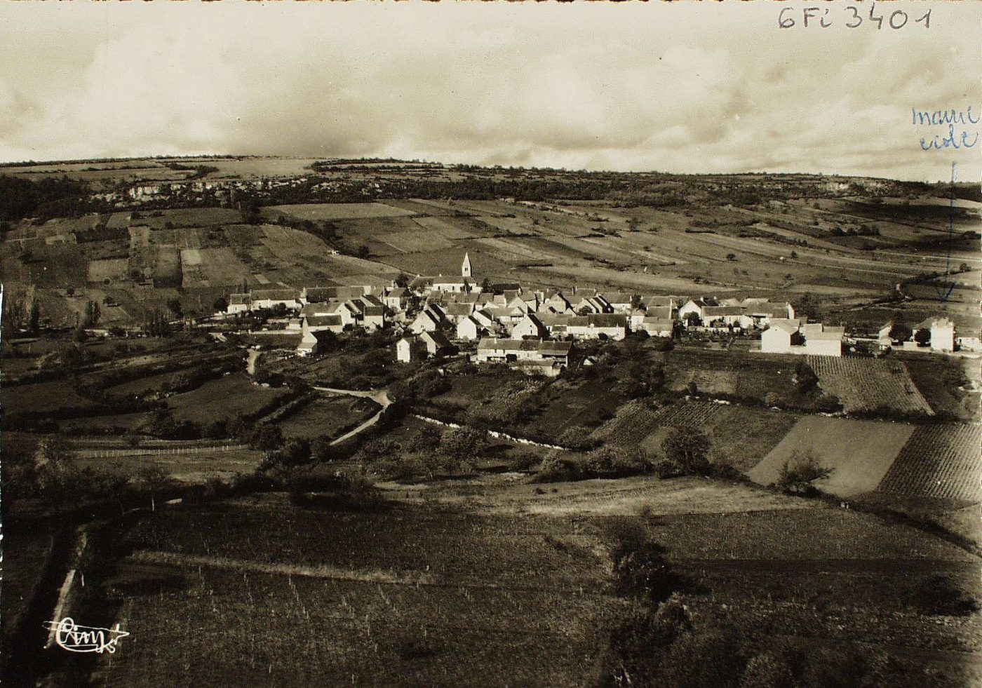 Saules. Vue générale aérienne.