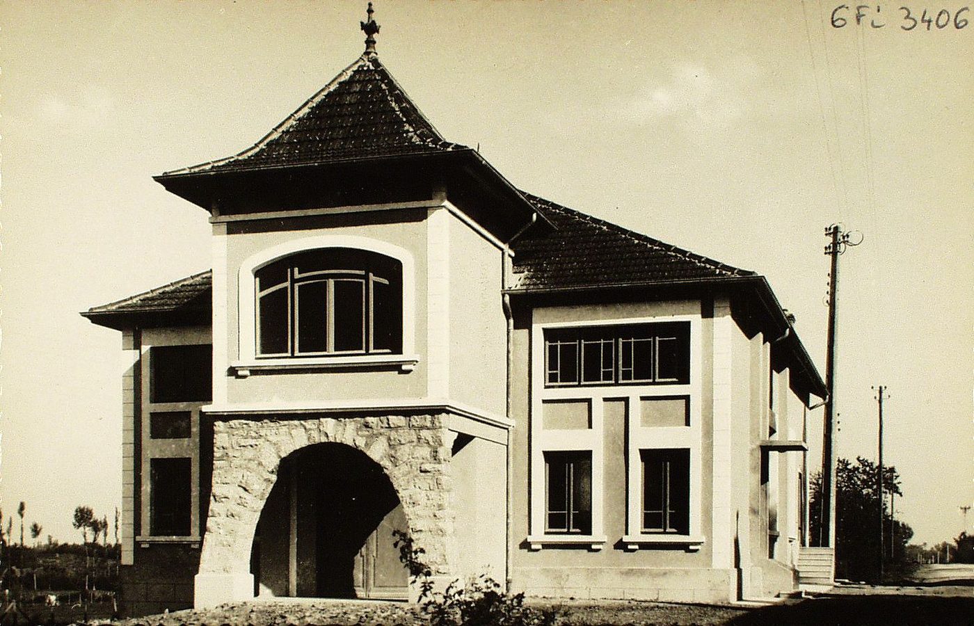 Savigny-en-Revermont. Salle des fêtes inaugurée le 5 novembre 1933.