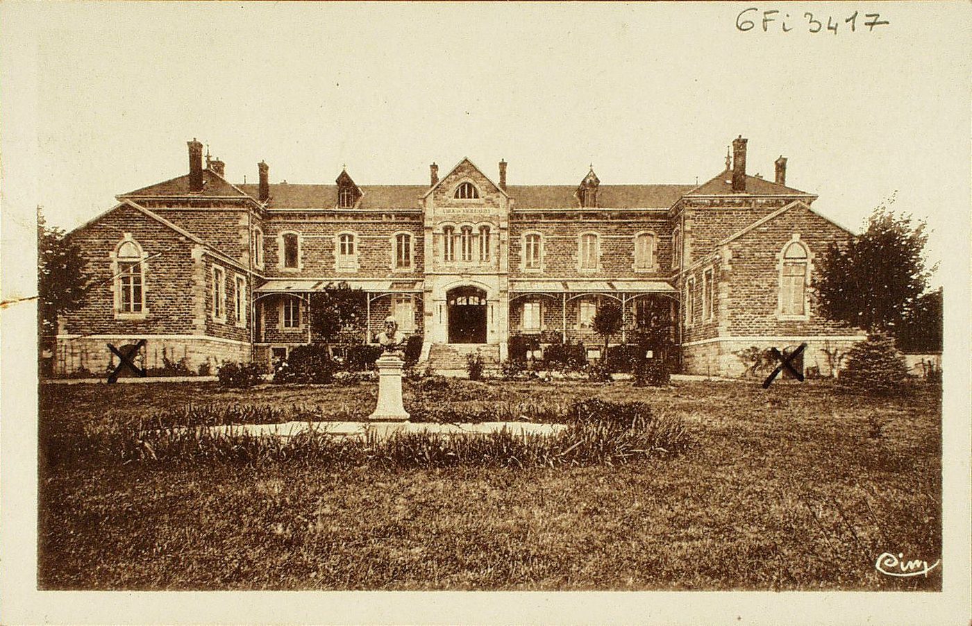 Semur-en-Brionnais. Maison de repos, annexe du sanatorium de la Guiche.