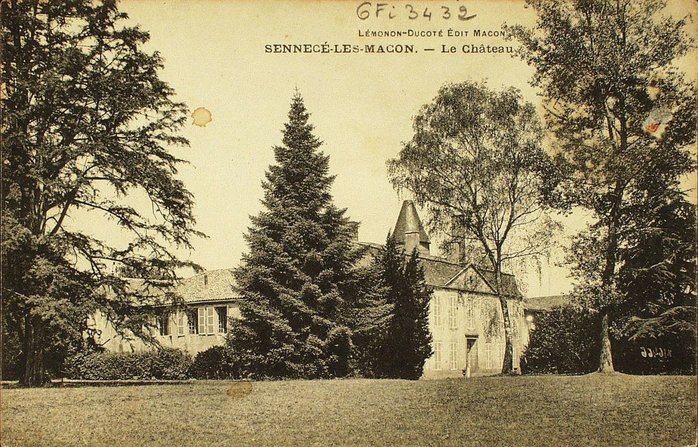 Sennecé-lès-Mâcon. Le château.