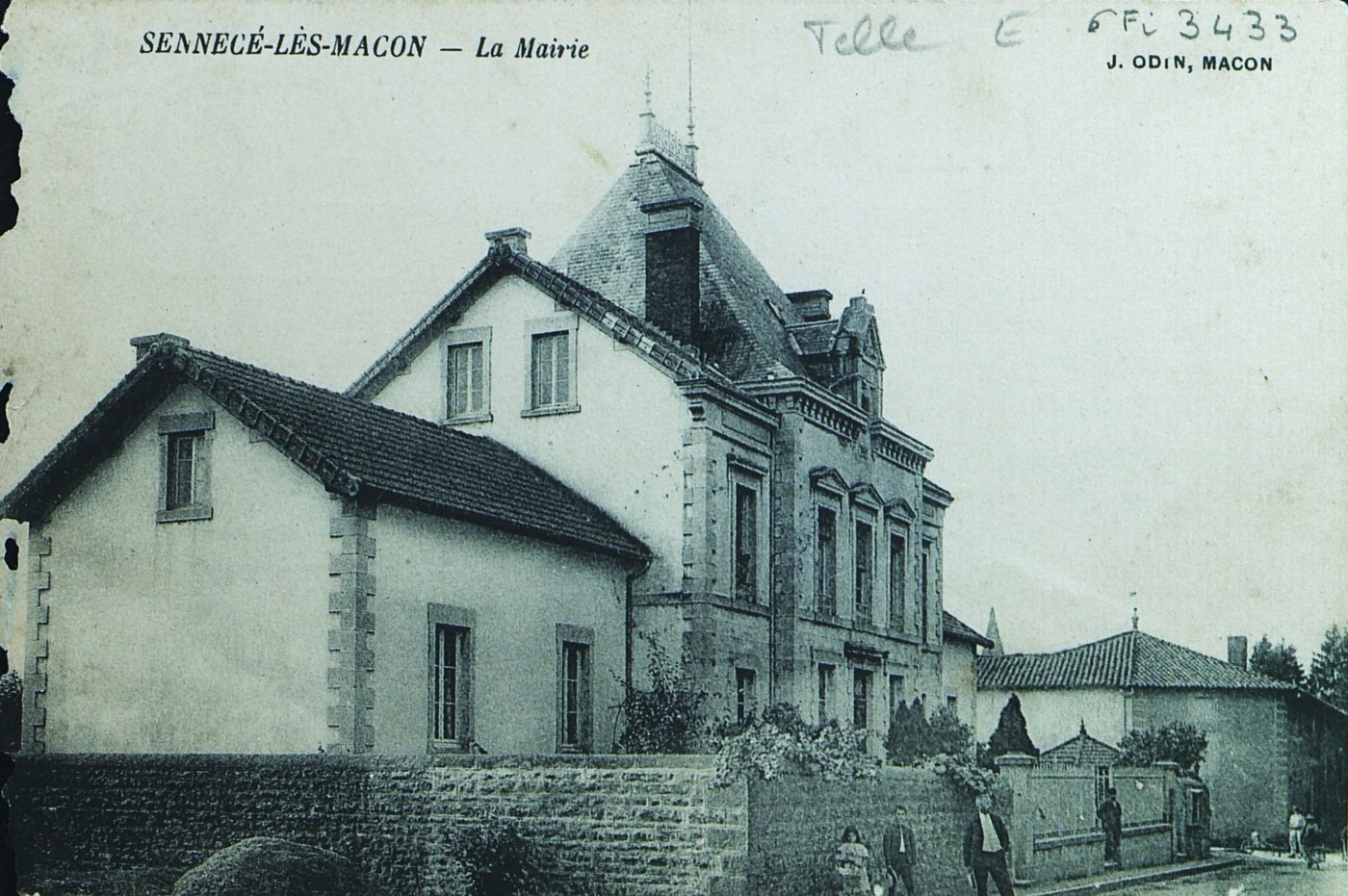 Sennecé-lès-Mâcon. La mairie.