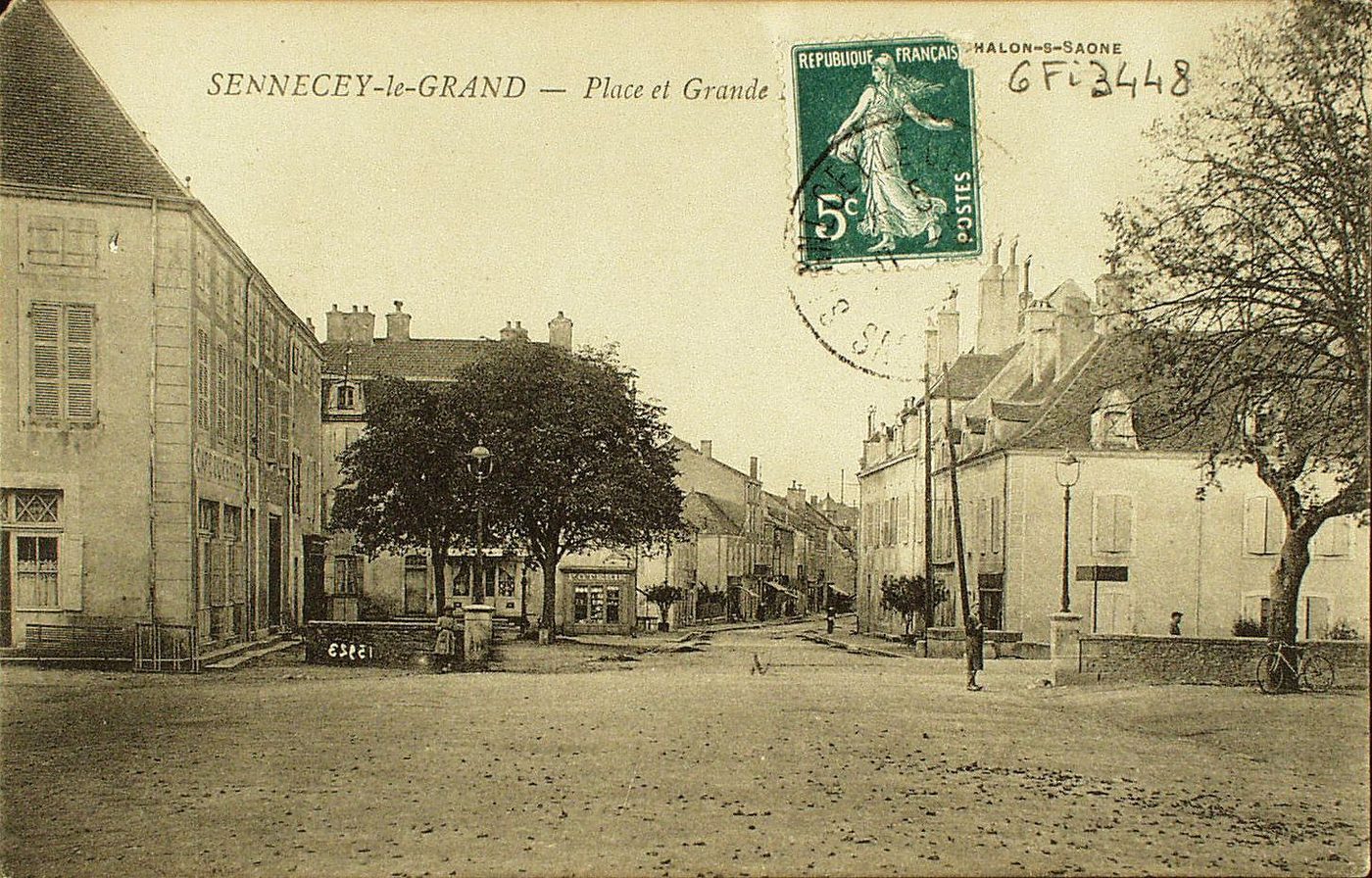Sennecey-le-Grand. Place et grande...