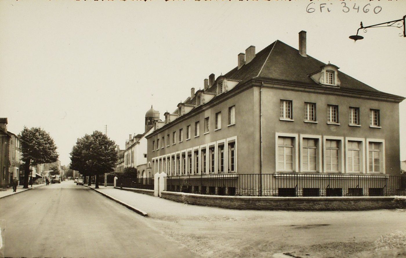 Sennecey-le-Grand. Rue du 4 septembre. Groupe scolaire.