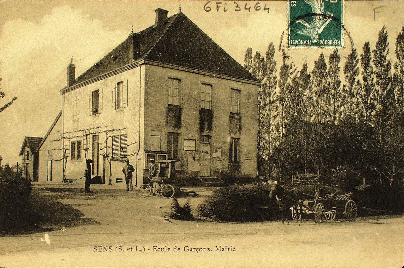Sens. Ecole de garçons. Mairie.