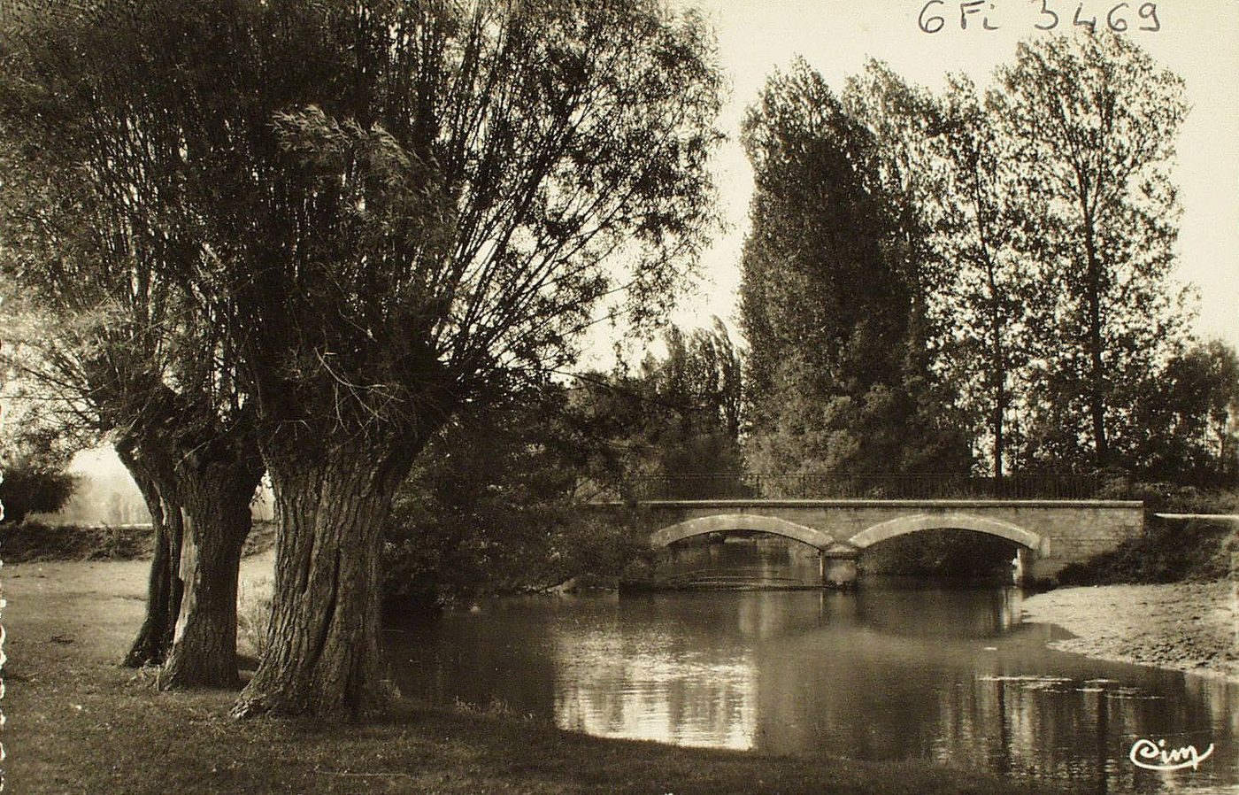 Sens-sur-Seille. Pont sur la Seille.