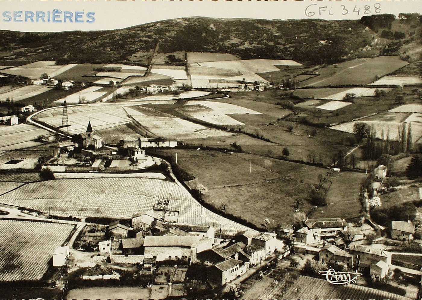 Serrières. Vue générale aérienne.