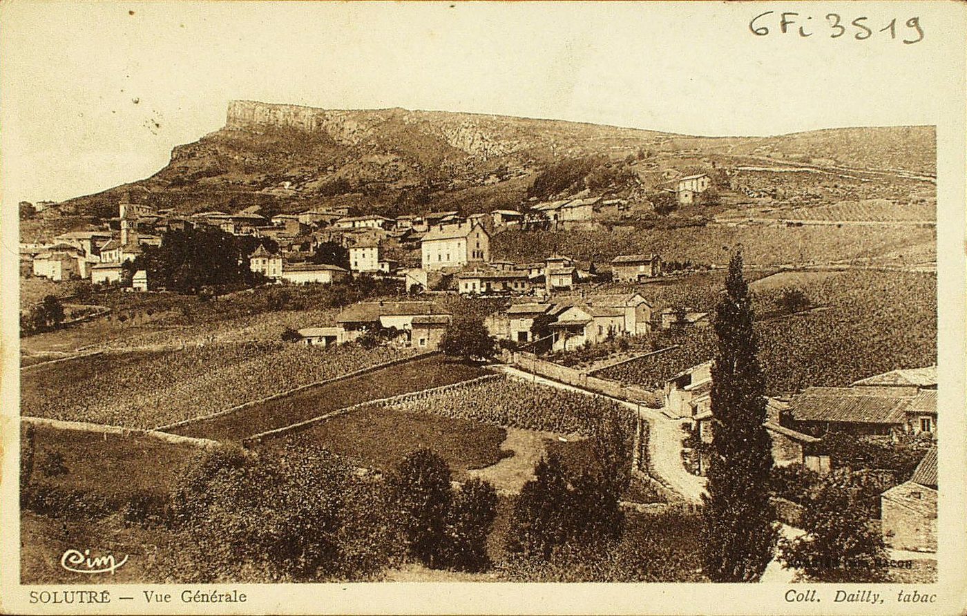 Solutré. Vue générale.