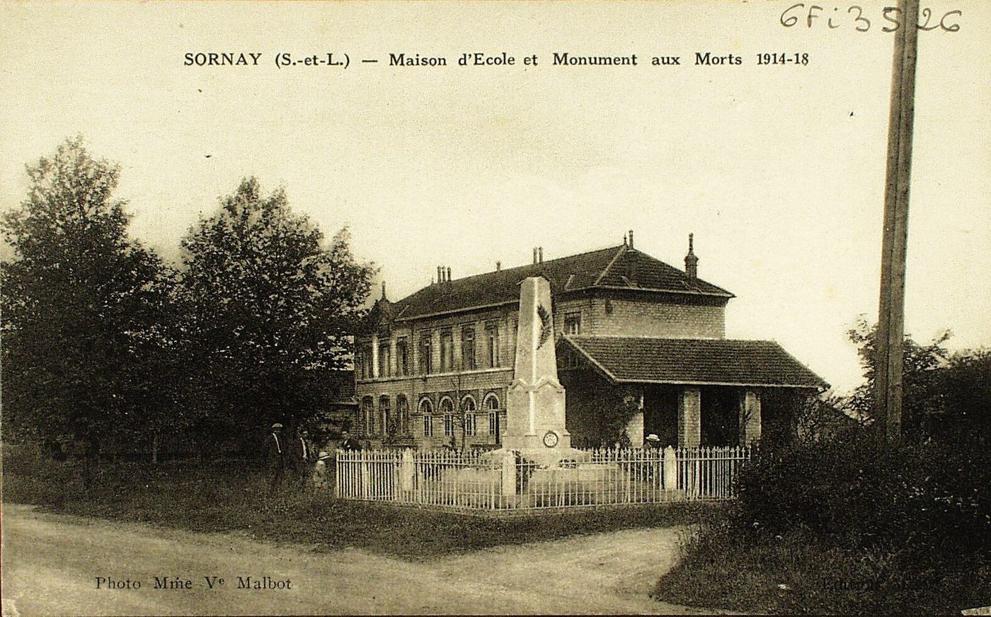 Sornay. Maison d'école et monument aux morts 1914-18