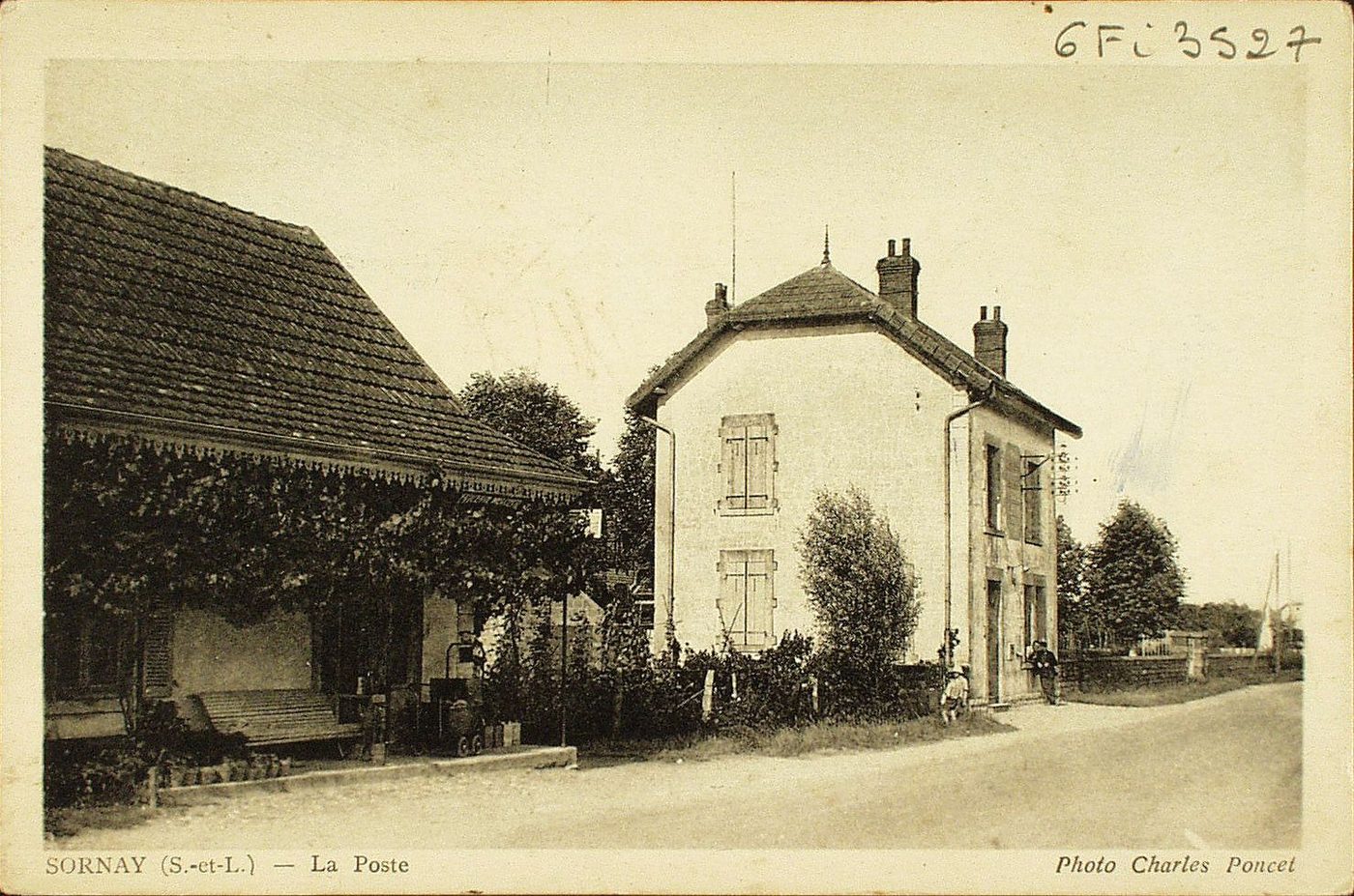 Sornay. La poste.