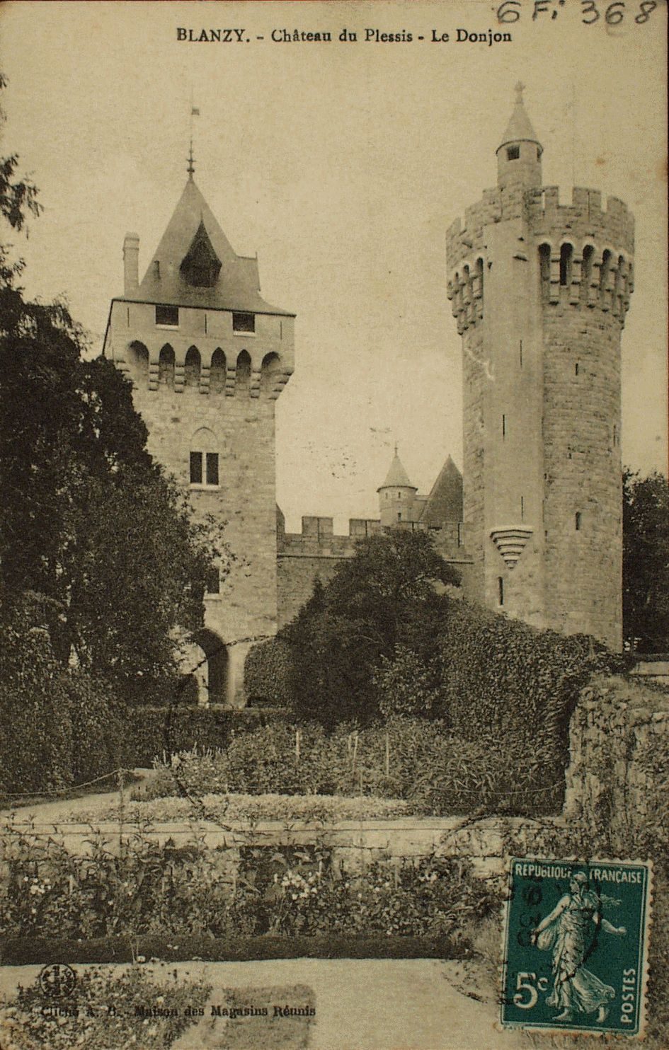 Blanzy. Château du Plessis. Le donjon.