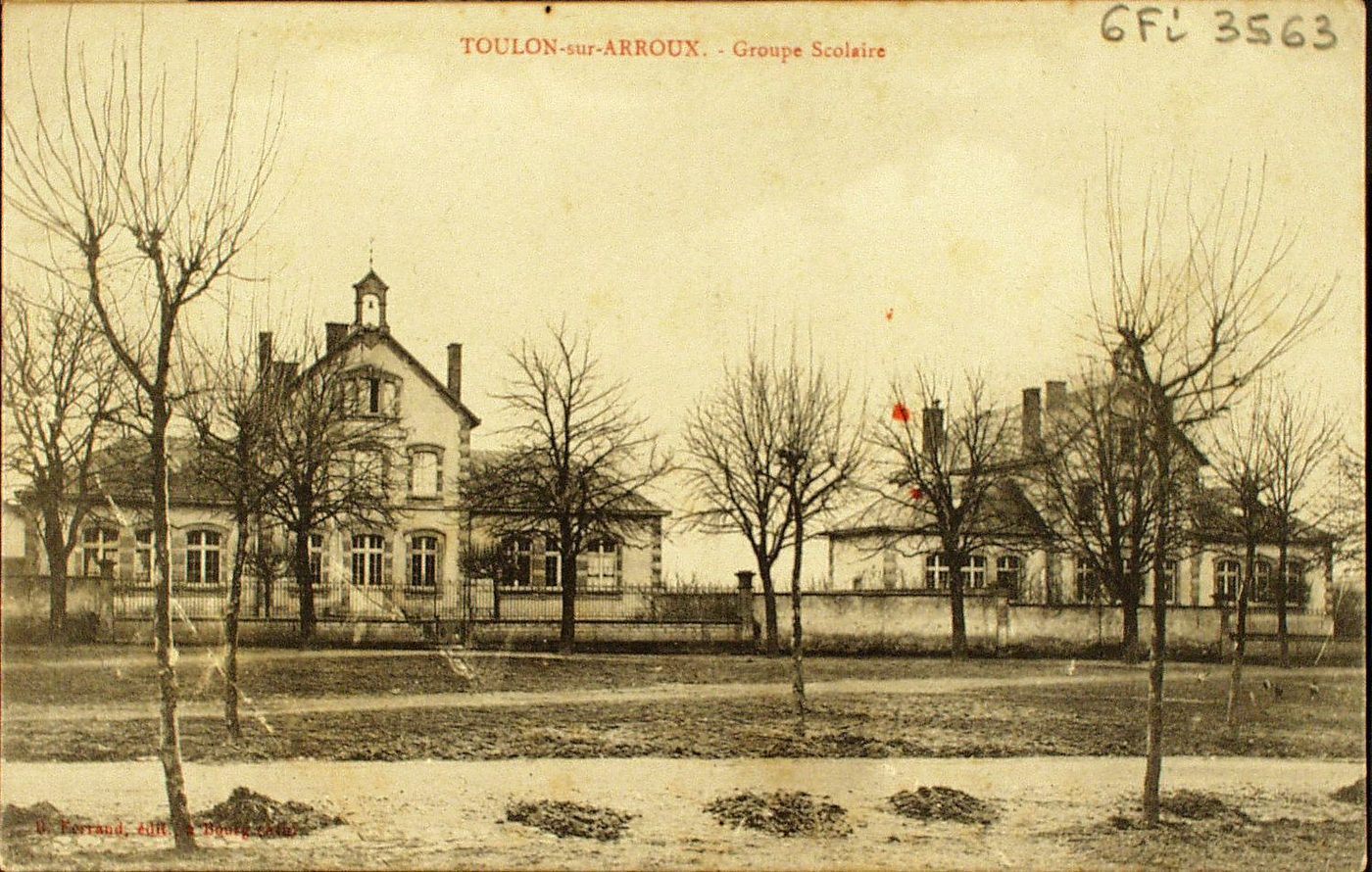 Toulon-sur-Arroux. Groupe scolaire.