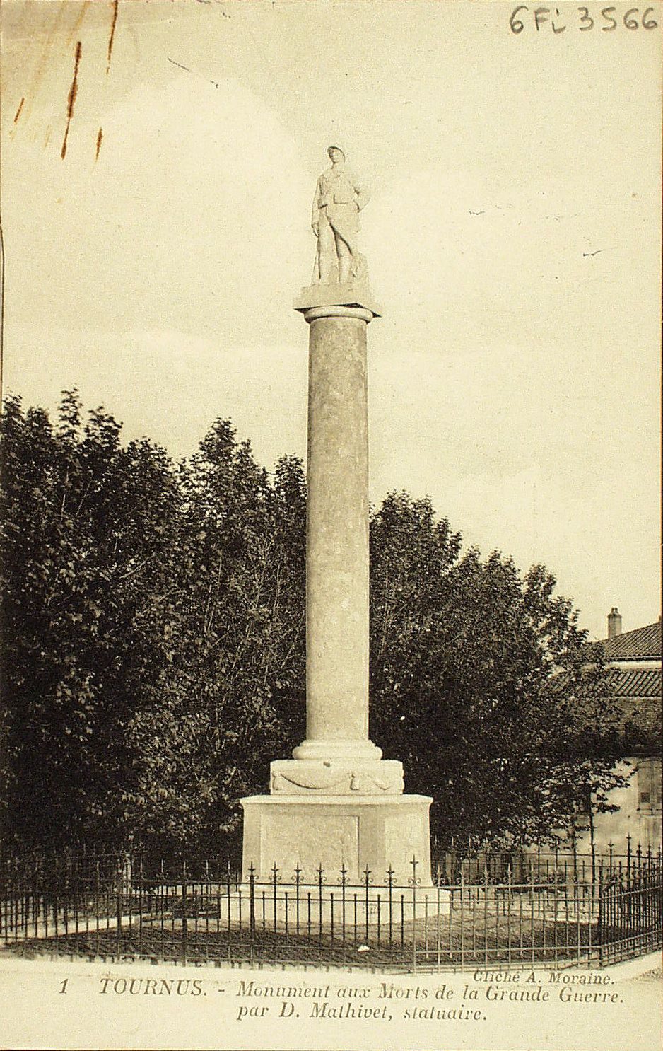 Tournus. Monument aux morts de la Grande Guerre par D.Mathivet, statuaire.