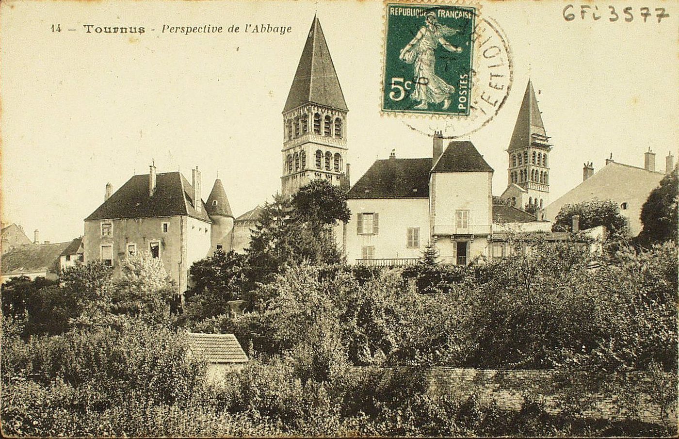 Tournus. Perspective de l'abbaye.