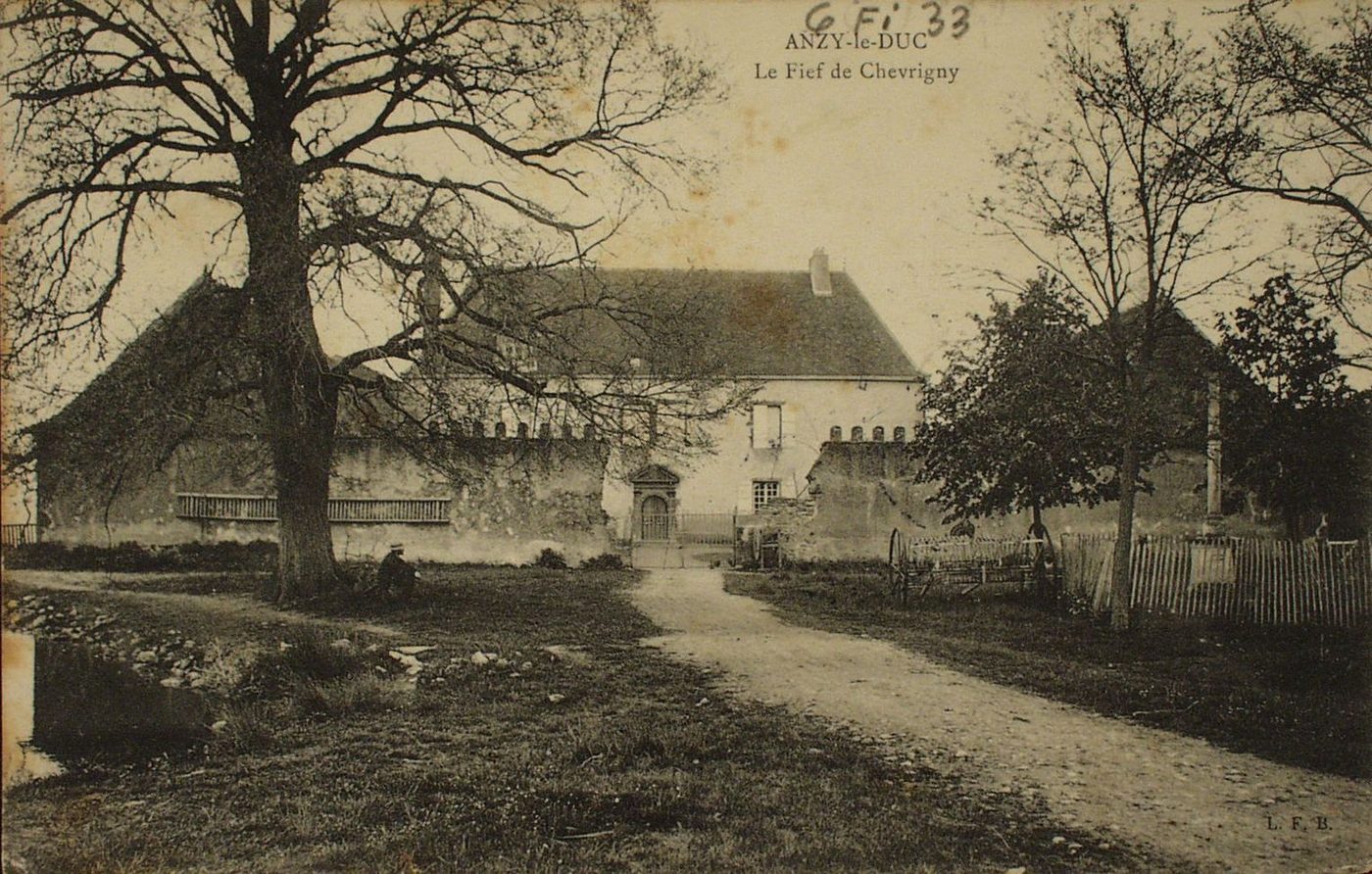 Anzy-le-Duc. Le fief de Chevrigny.