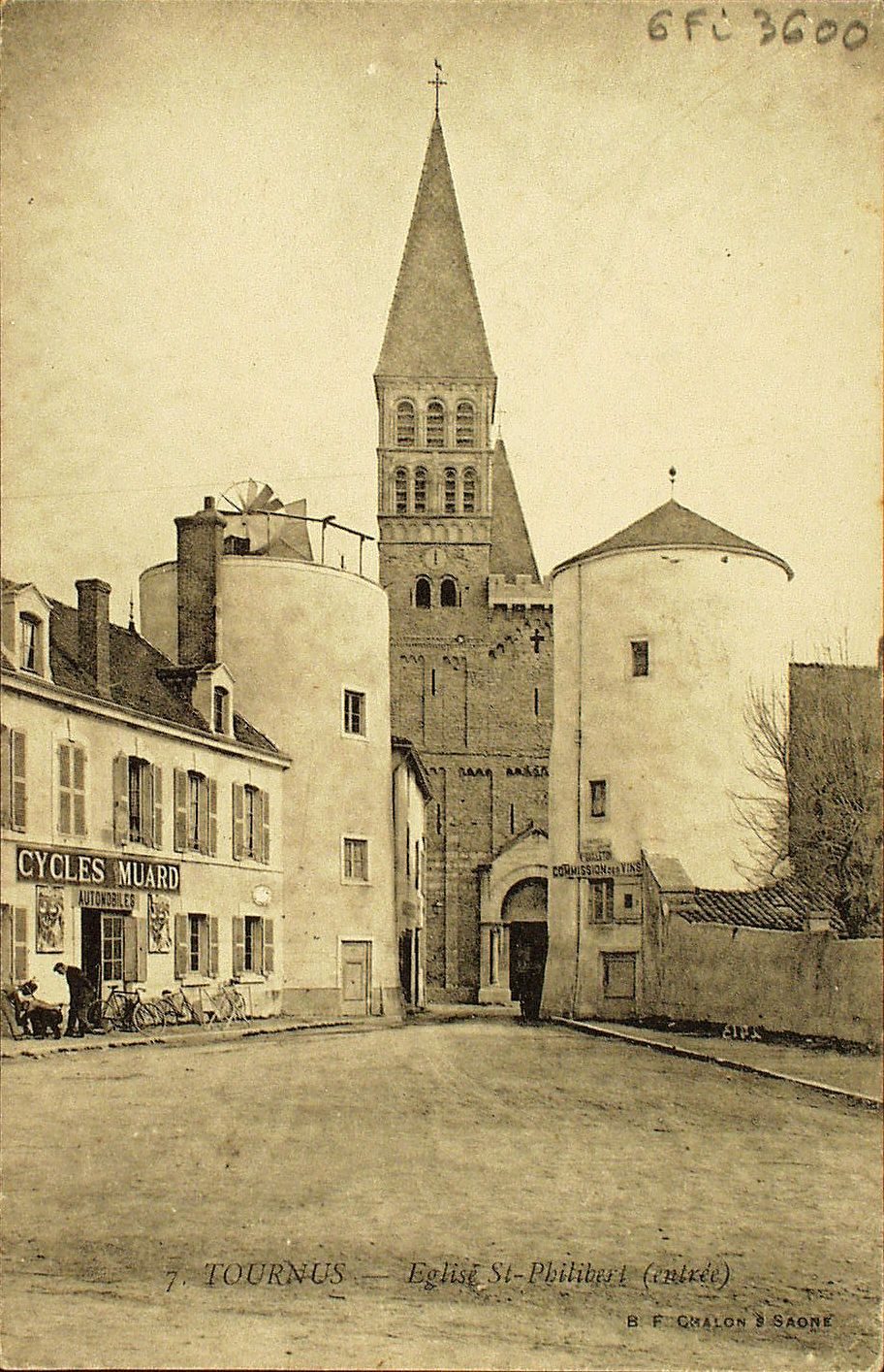 Tournus. Eglise Saint-Philibert (entrée).