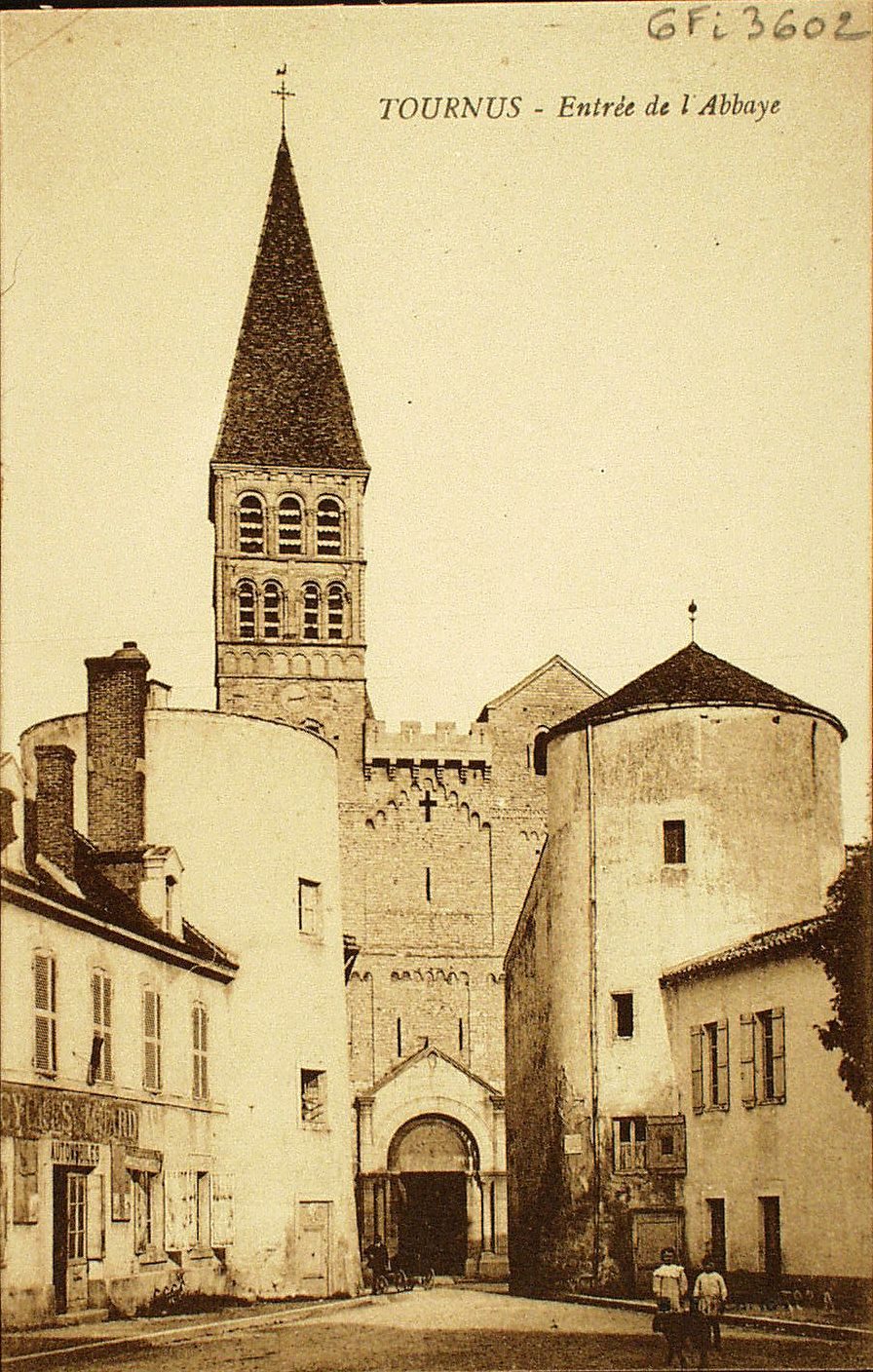 Tournus. Entrée de l'abbaye.