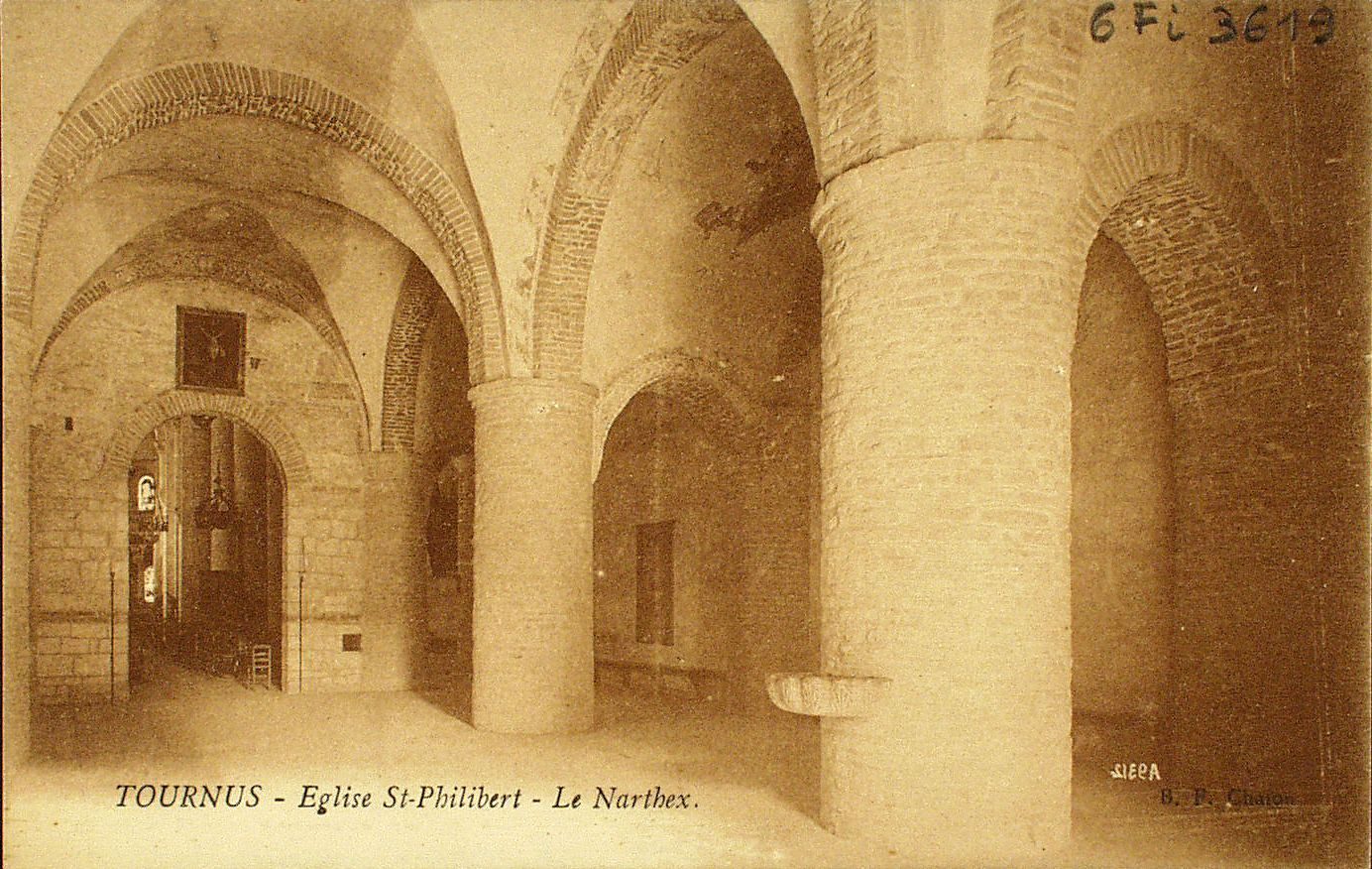 Tournus. Eglise Saint-Philibert. Le narthex.