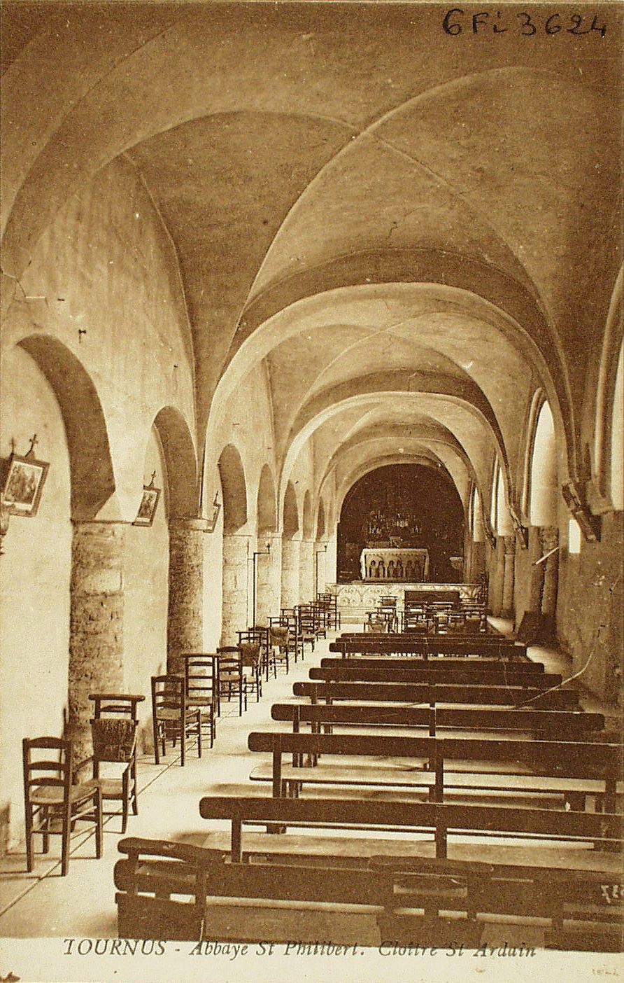 Tournus. Abbaye Saint-Philibert. Cloître Saint-Ardin.