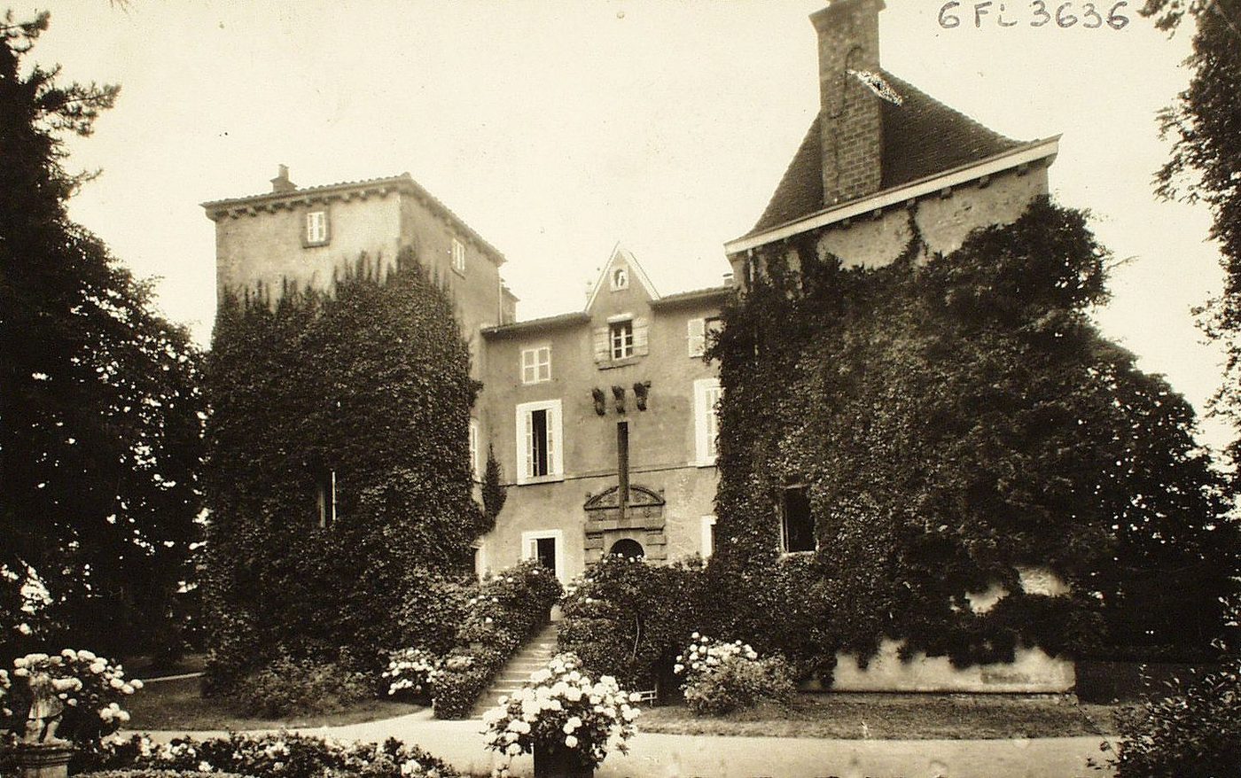 Tramayes. Le château historique.