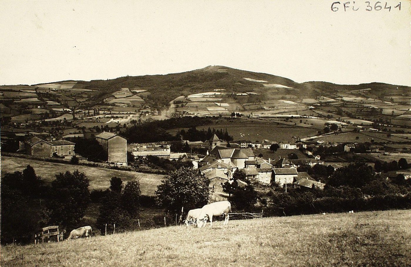 Tramayes. Quartier de l'église et la Mère Boitier.
