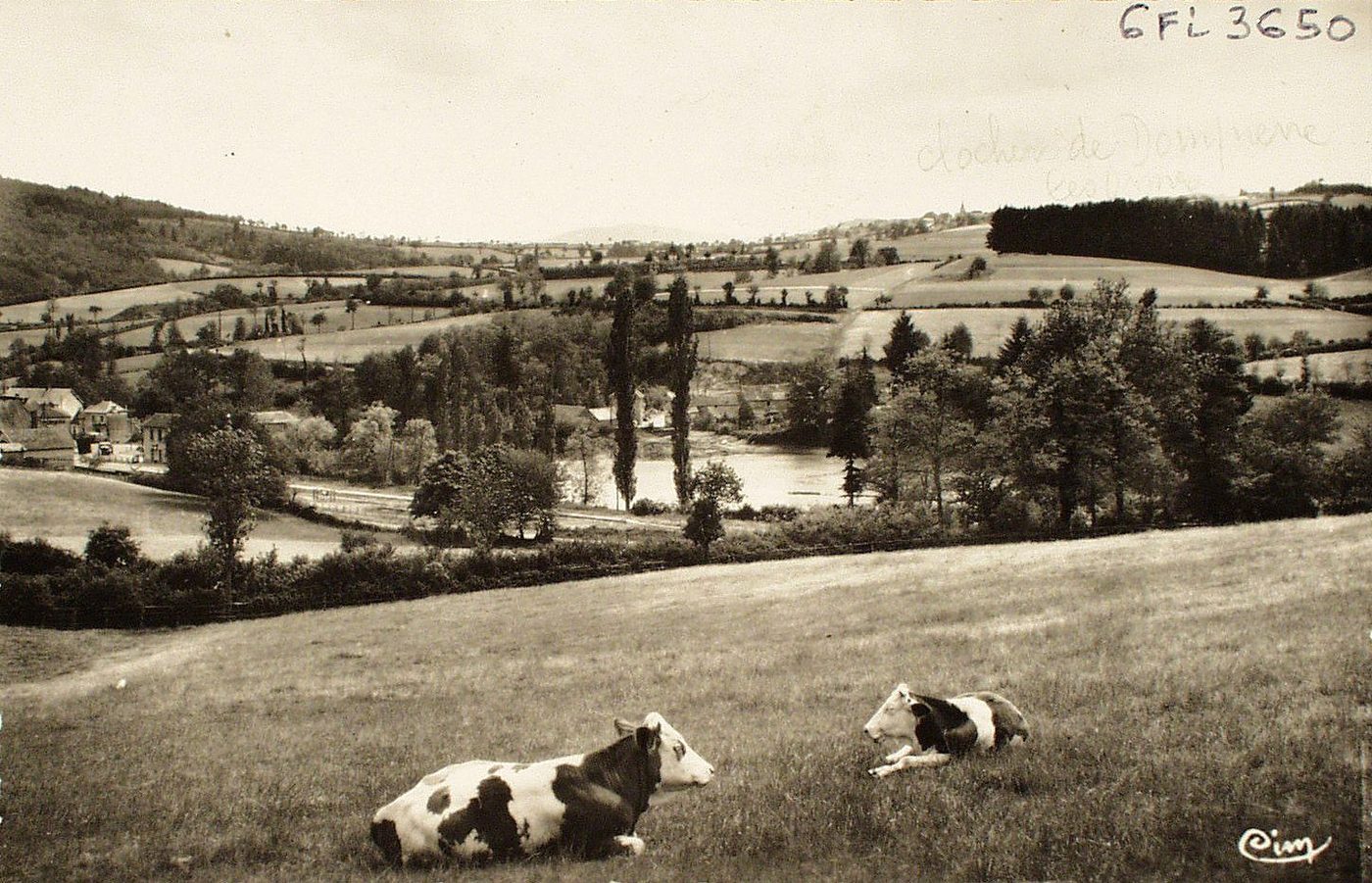 Trivy. Etang de Chandon et panorama.