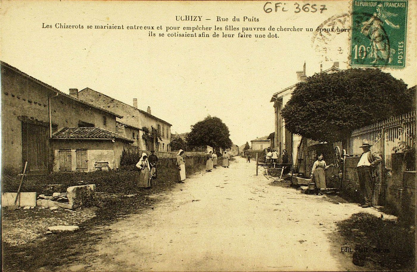 Uchizy. Rue du Puits. Les Chizerots se mariaient entre eux et pour empêcher les filles pauvres de chercher un époux hors...ils se cotisaient afin de leur faire une dot.