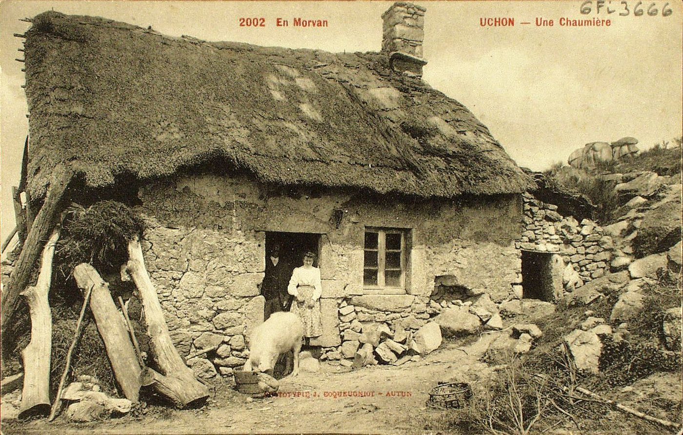 En Morvan. Uchon. Une chaumière.