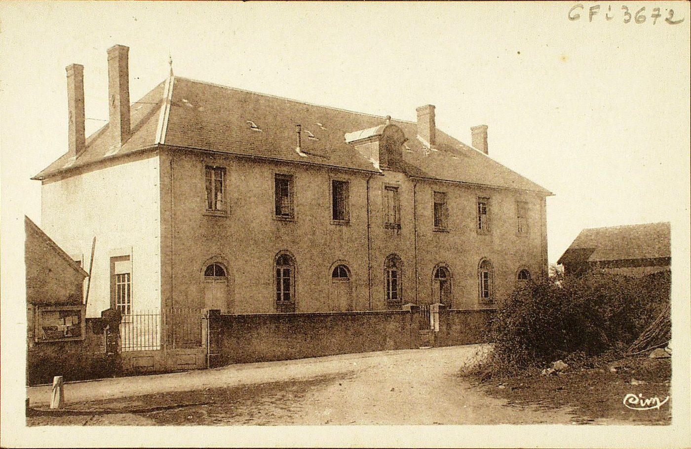 Uxeau. Mairie-Ecole.