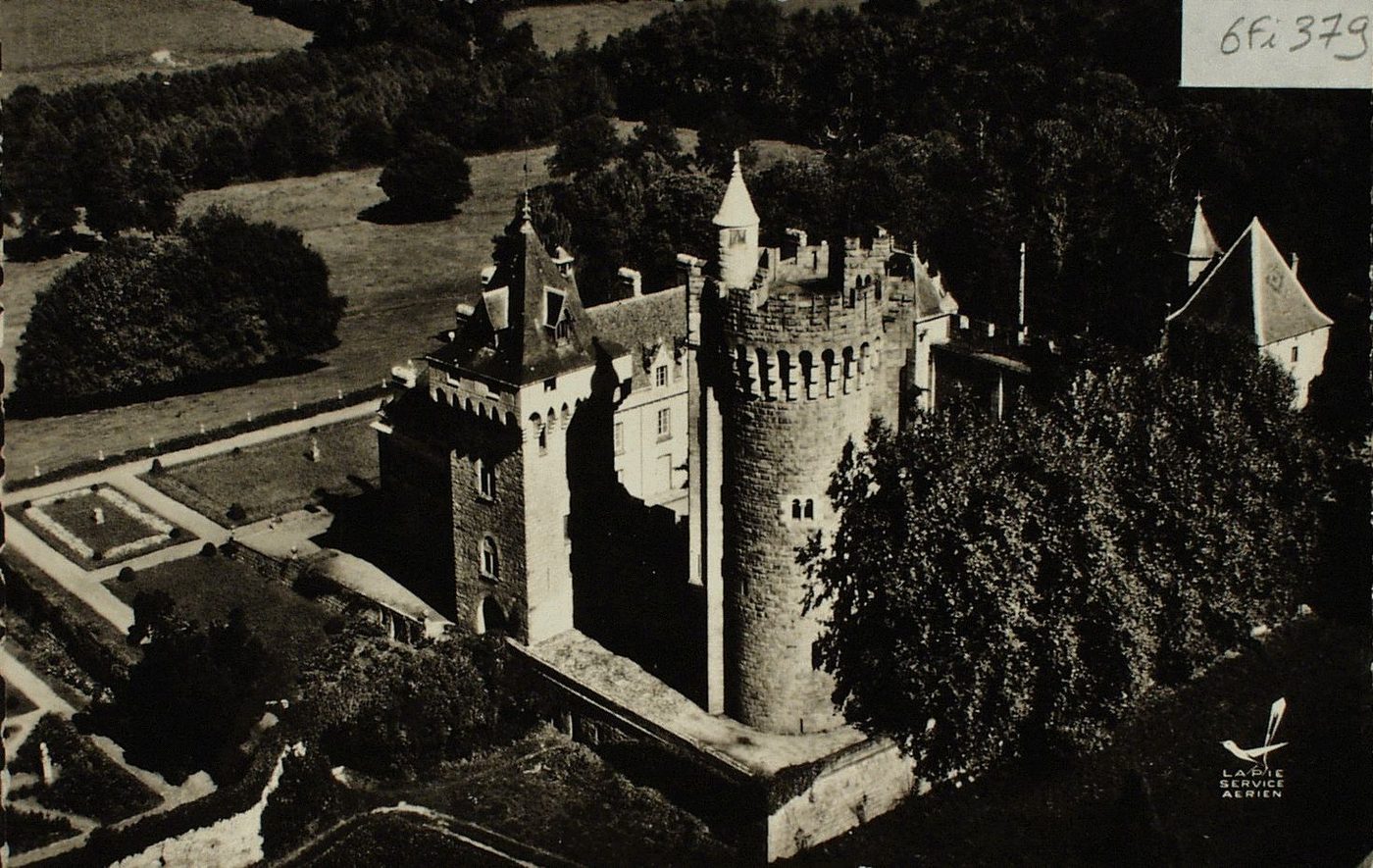 En avion au dessus de ... Blanzy-les-Mines. Le château du Plessis.