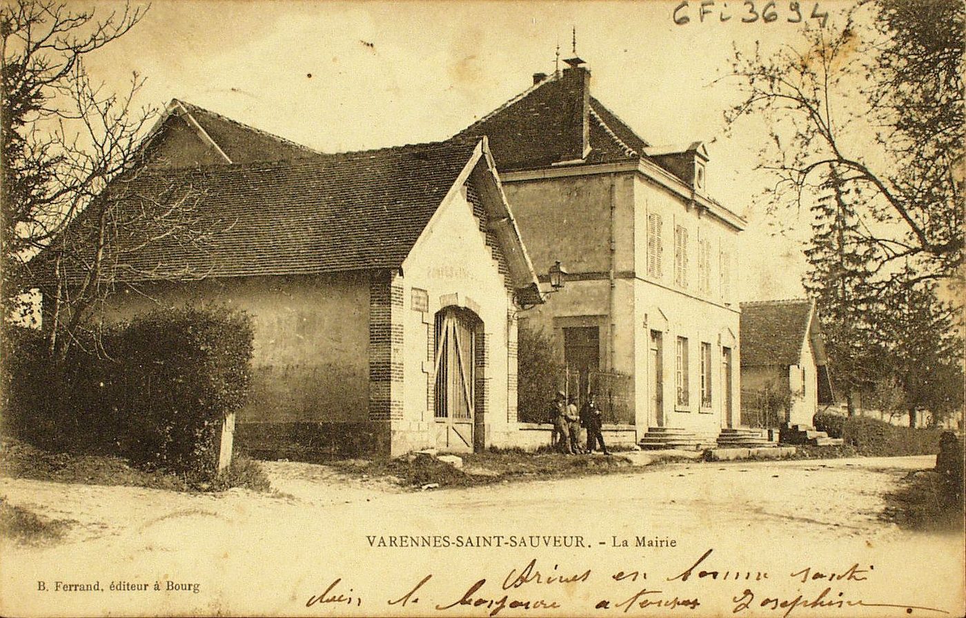 Varennes-Saint-Sauveur. La mairie.