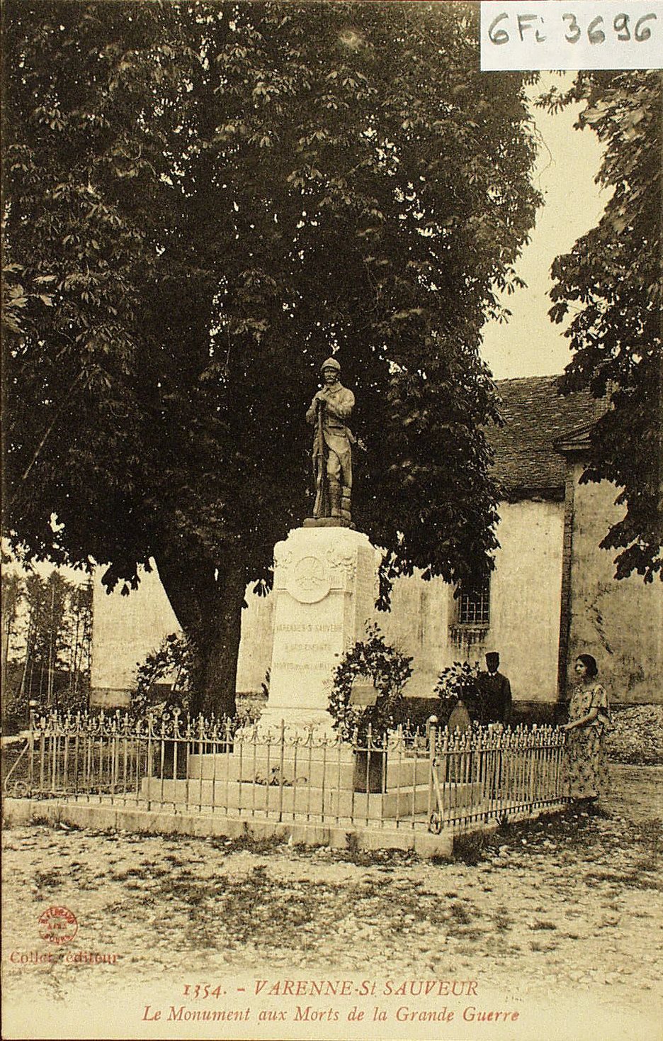 Varennes-Saint-Sauveur. Le monument aux morts de la grande guerre.